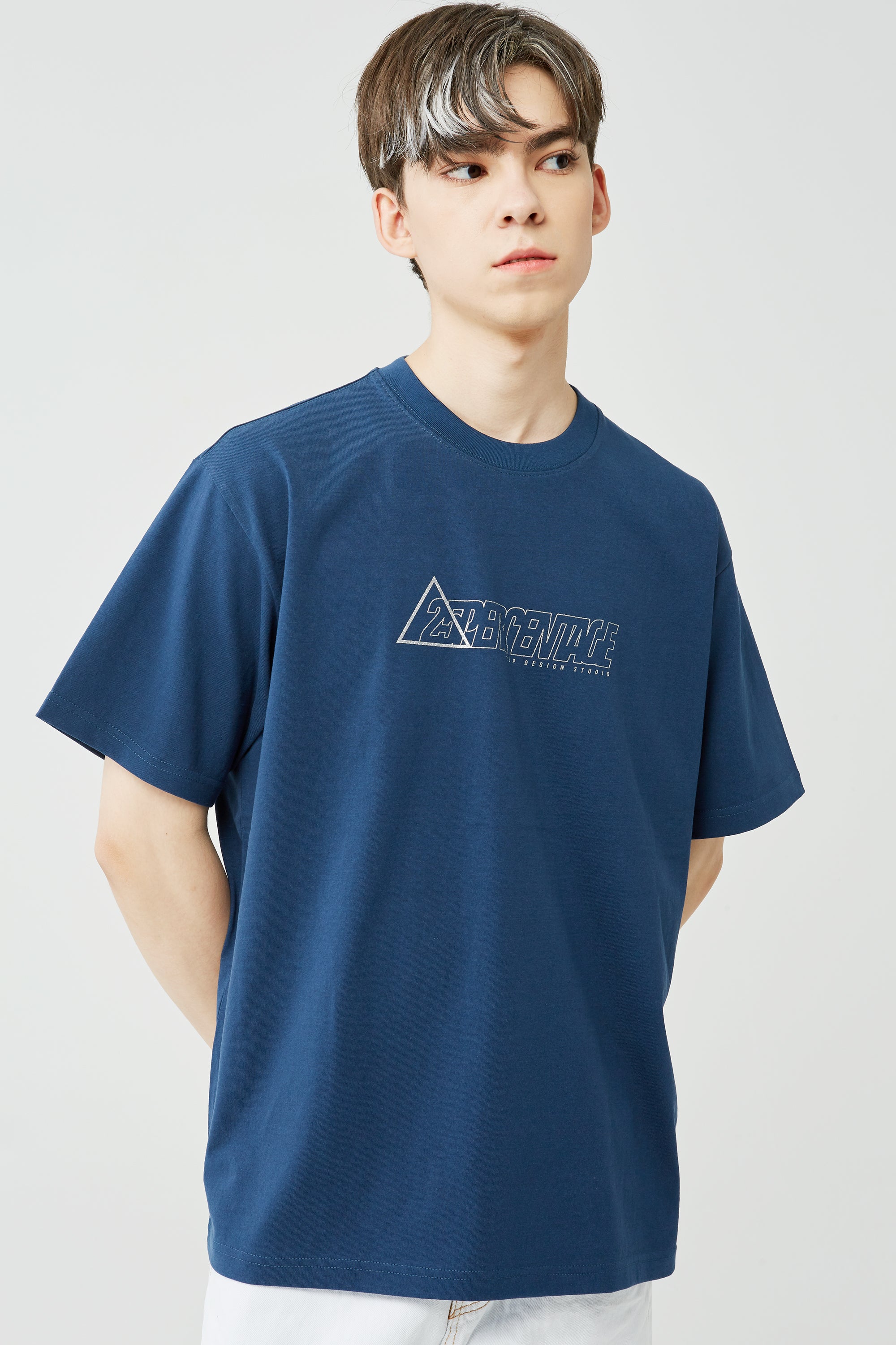 25P TRIANGLE GLITTER LOGO T-SHIRT