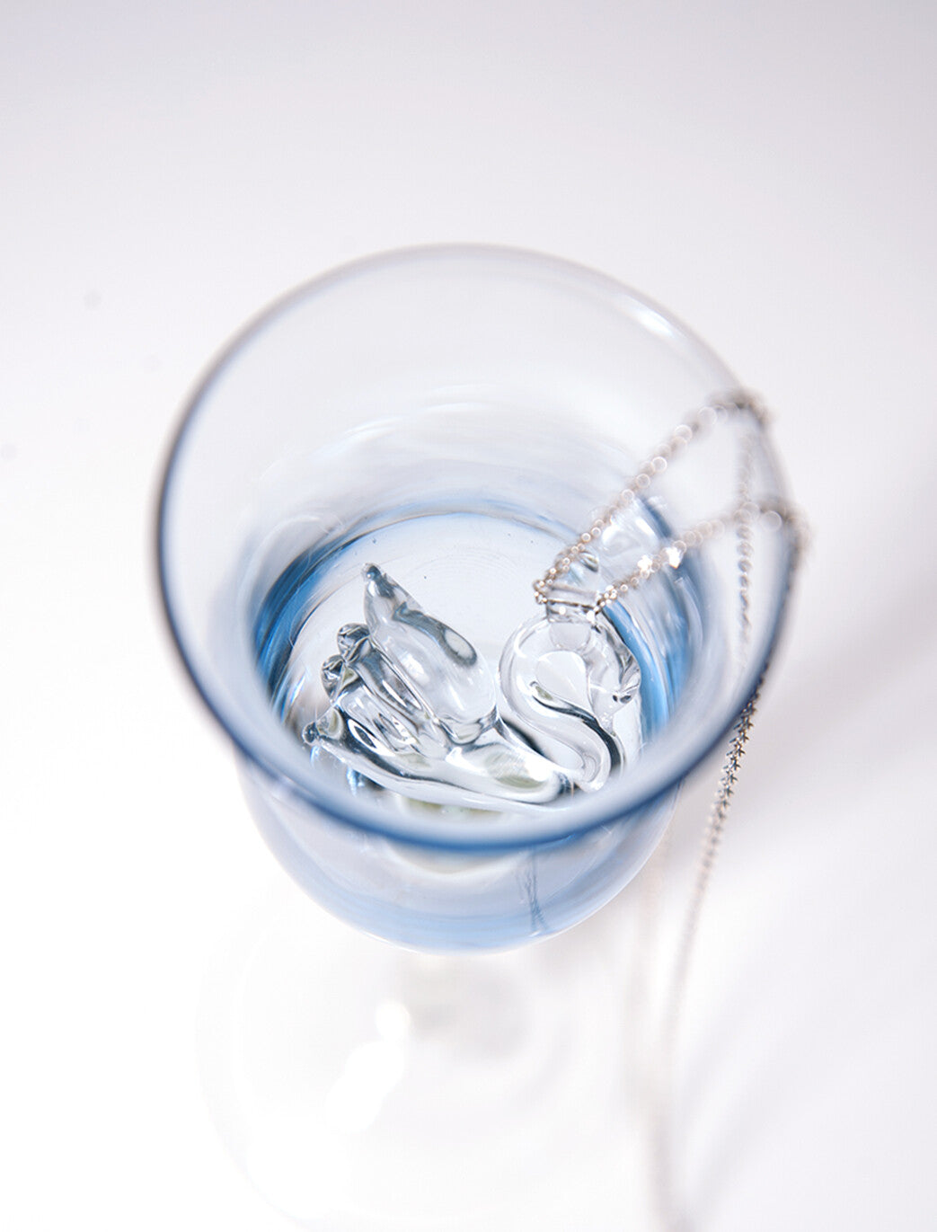 GLASS SWAN NECKLACE