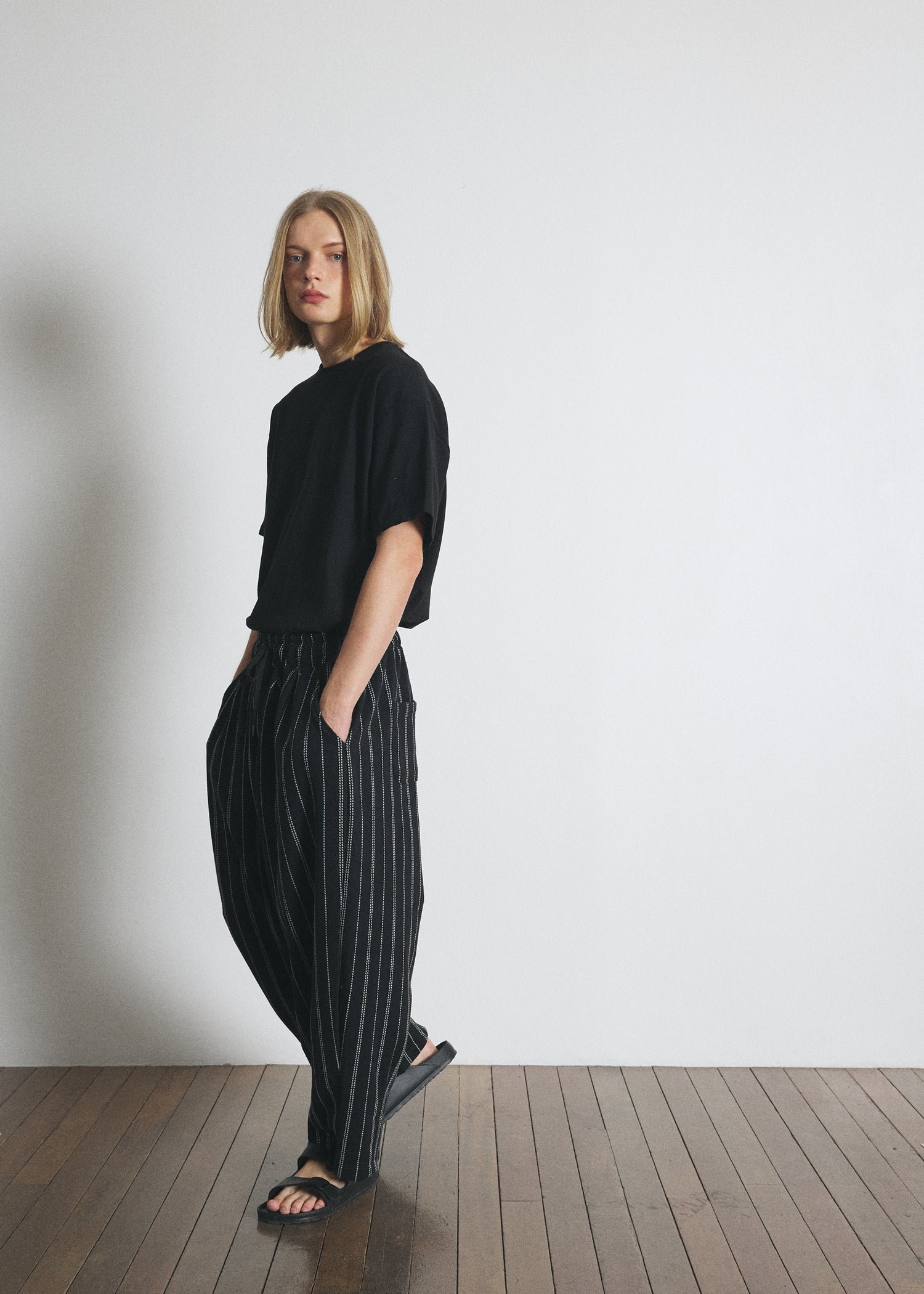 DOTTED-STRIPE BALLOON SWEAT PANTS (Black)