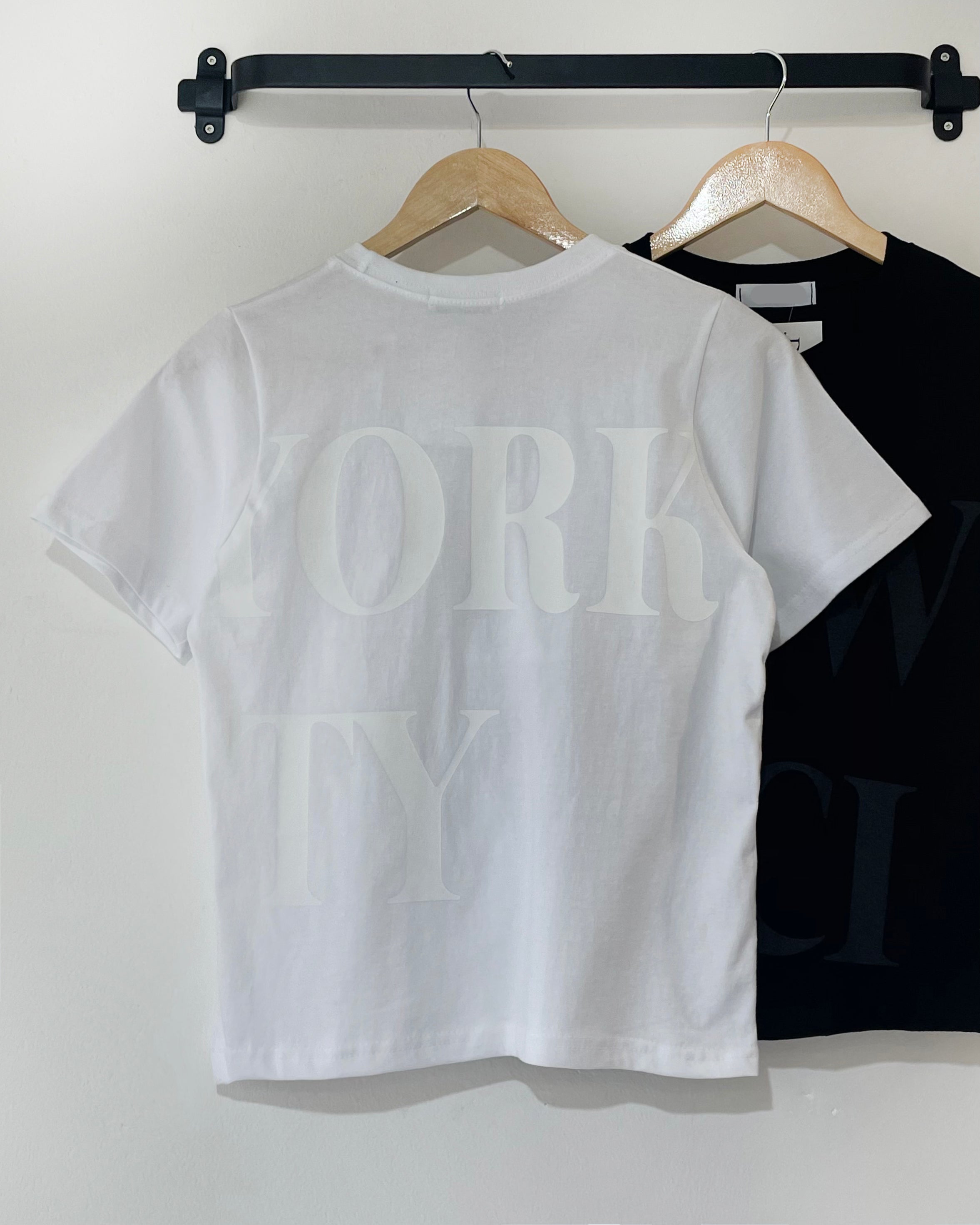 NEW YORK CITY BIG LETTERING CROPPED HALF T-SHIRT