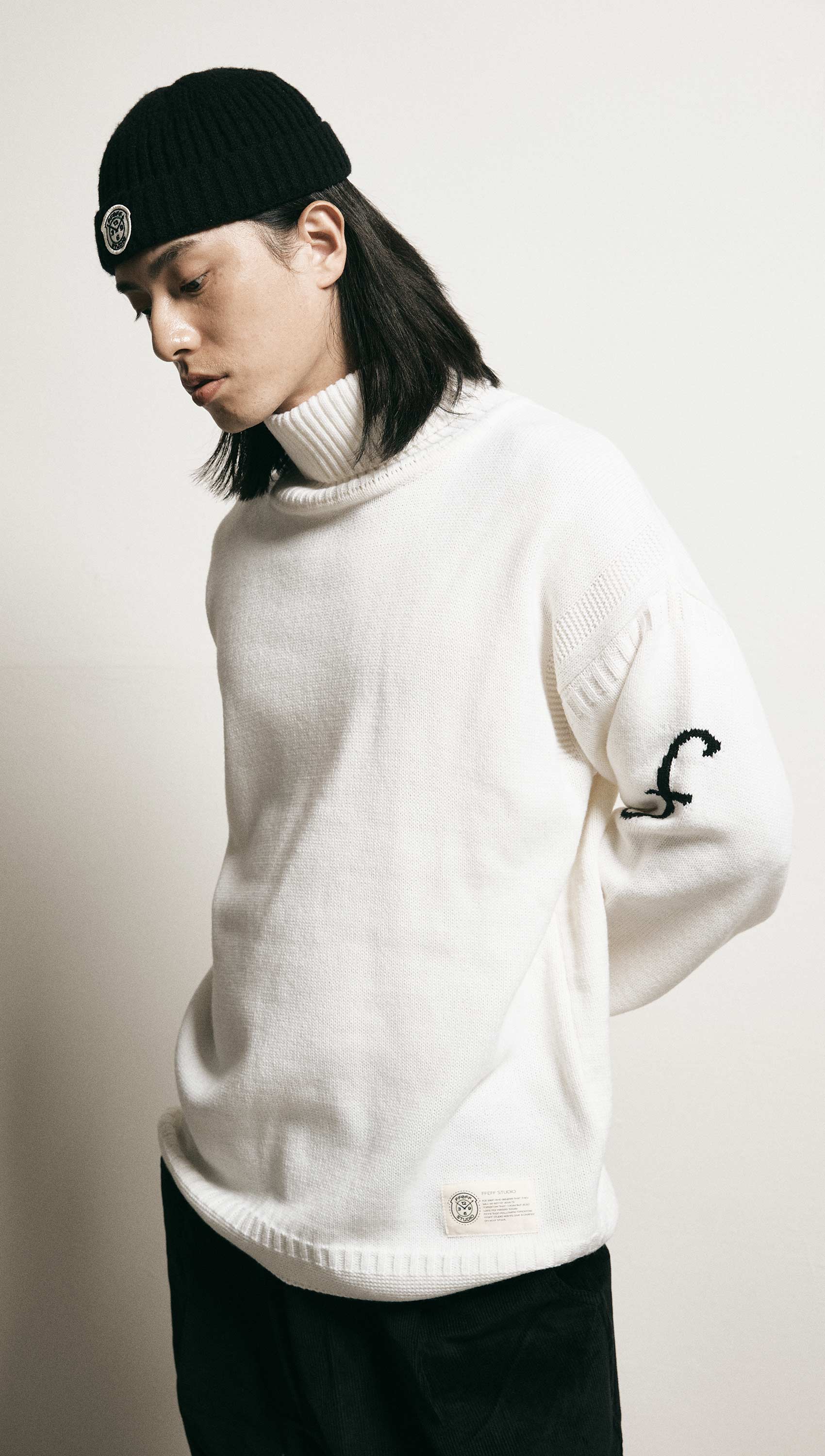 F logo wool turtleneck (Ivory)