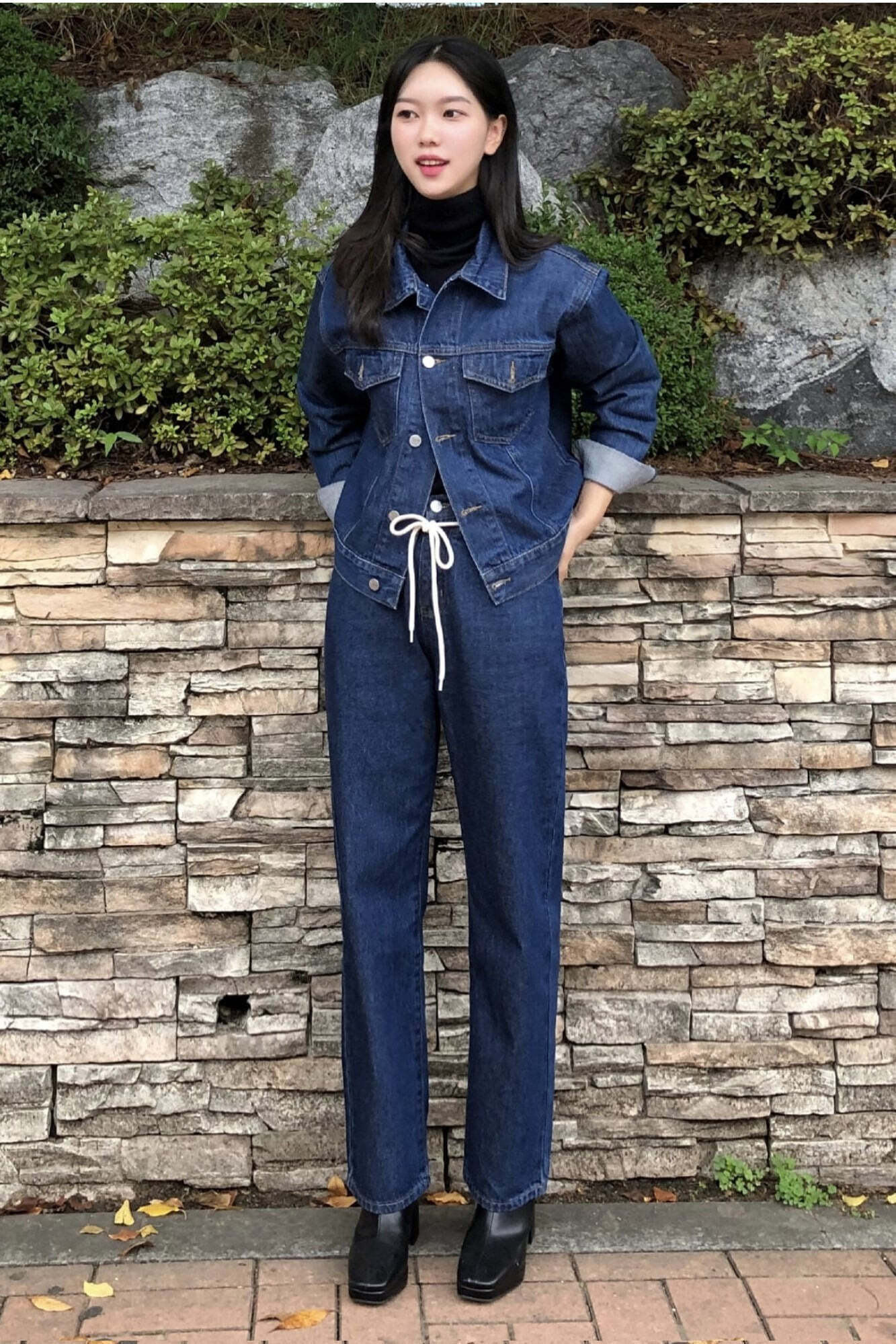 JEON SO MIN SEMI-WIDE FIT STRING POINT DARK DENIM PANTS [17708]