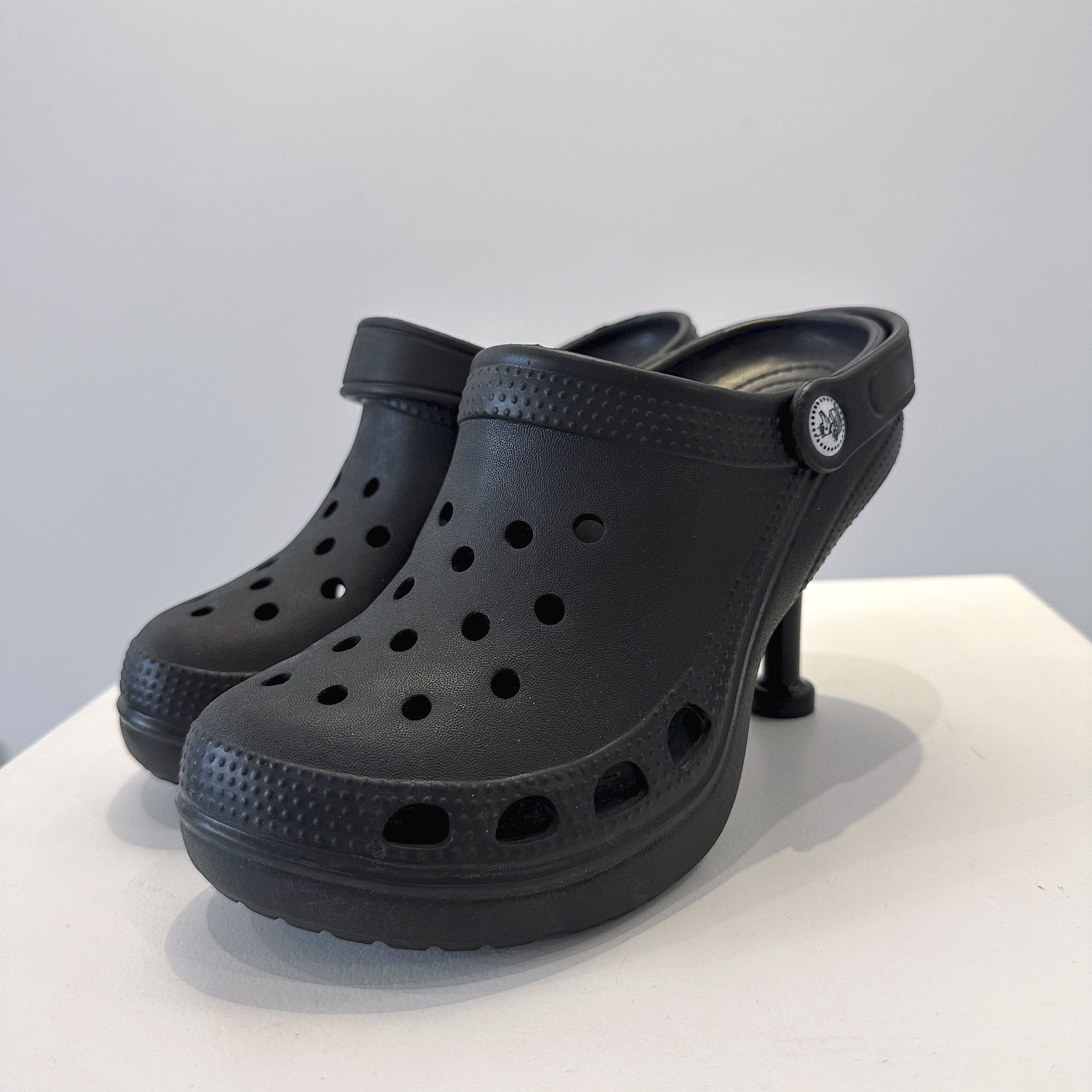 B crocs heel