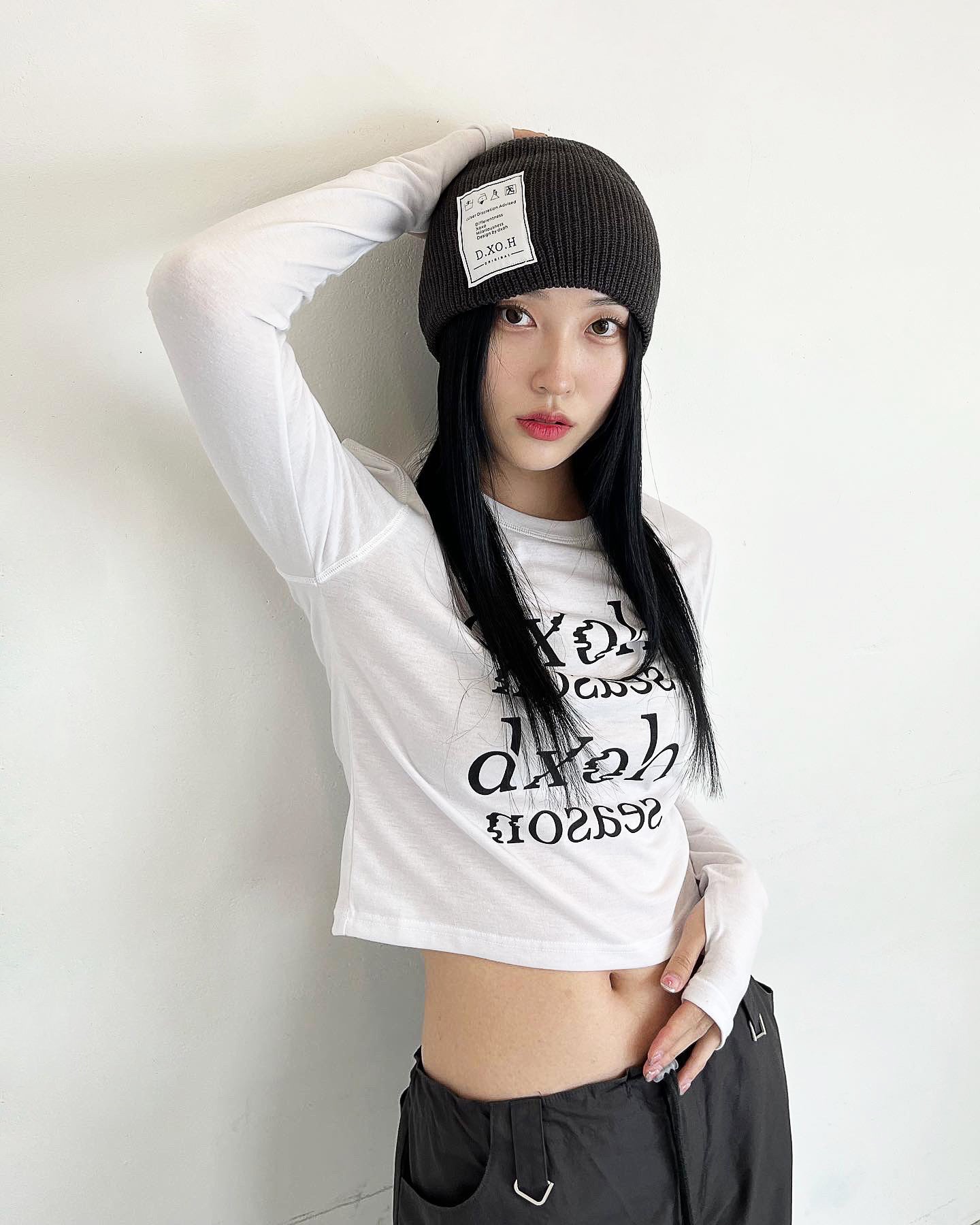 SEASONS LOGO SEMI WARMER CROP T-SHIRTS