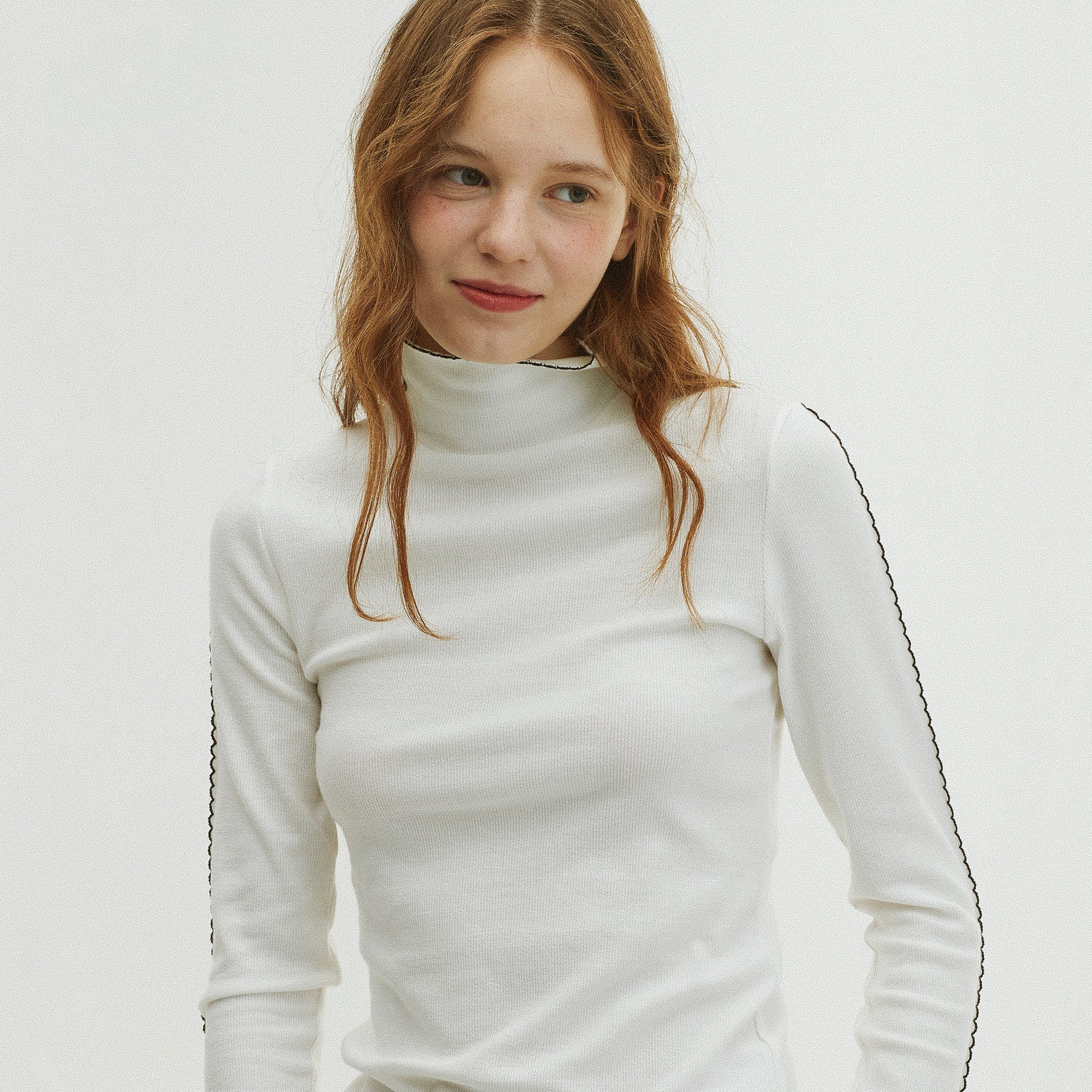 PICOT STITCH RIBBED TURTLENECK T-SHIRT_WHITE