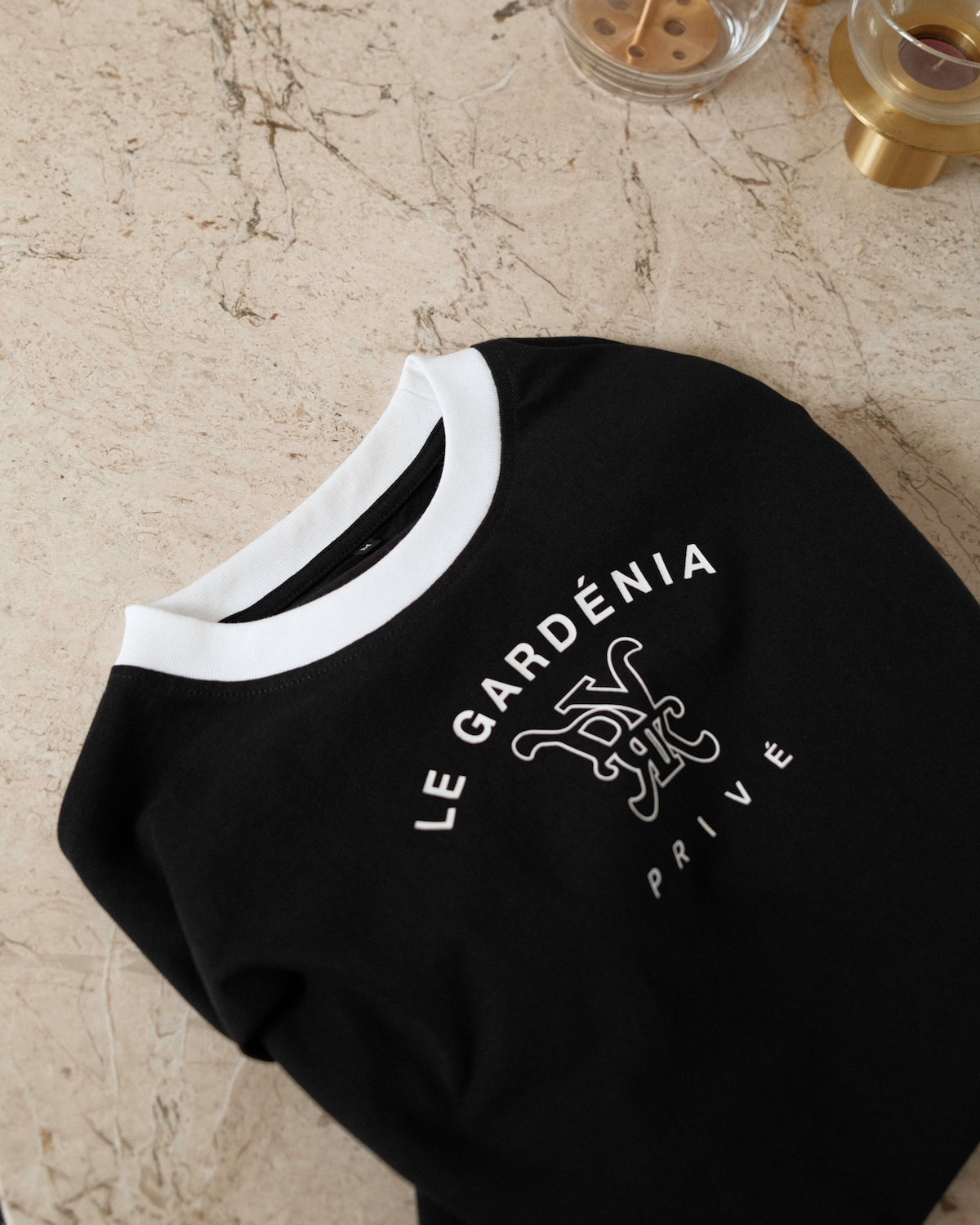 PRIVÉ LE GARDENIA LINED LOGO TEE - BLACK