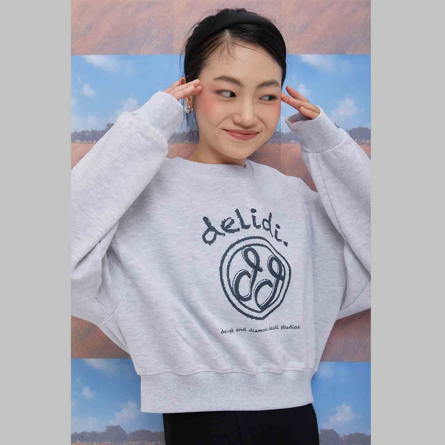 Cheerful logo short sweat shirt