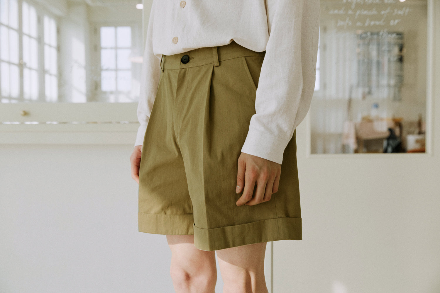 unisex cuff half pants beige