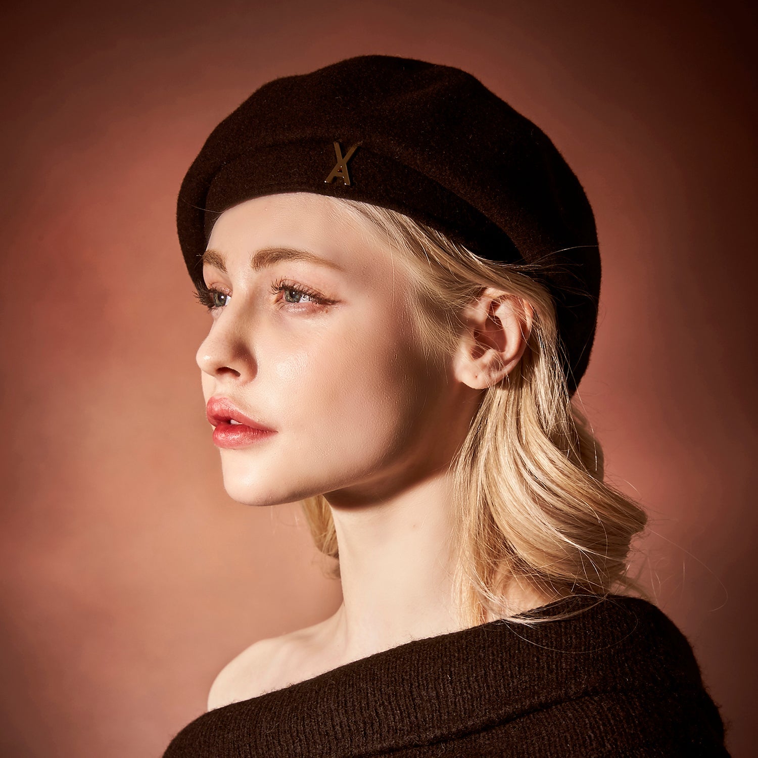 Stud logo wool beret black