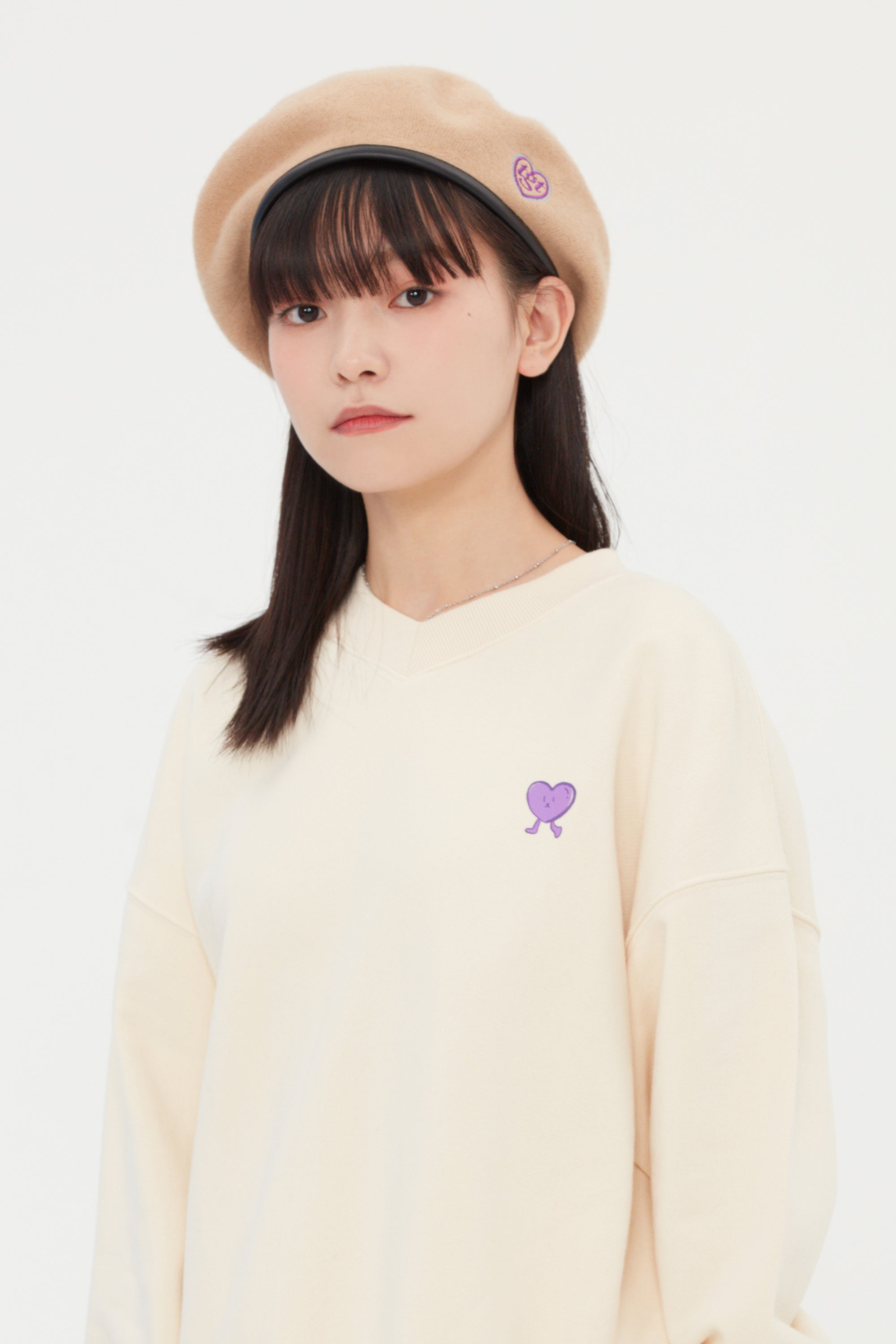 HEART BUTTON V NECK SWEAT SHIRT