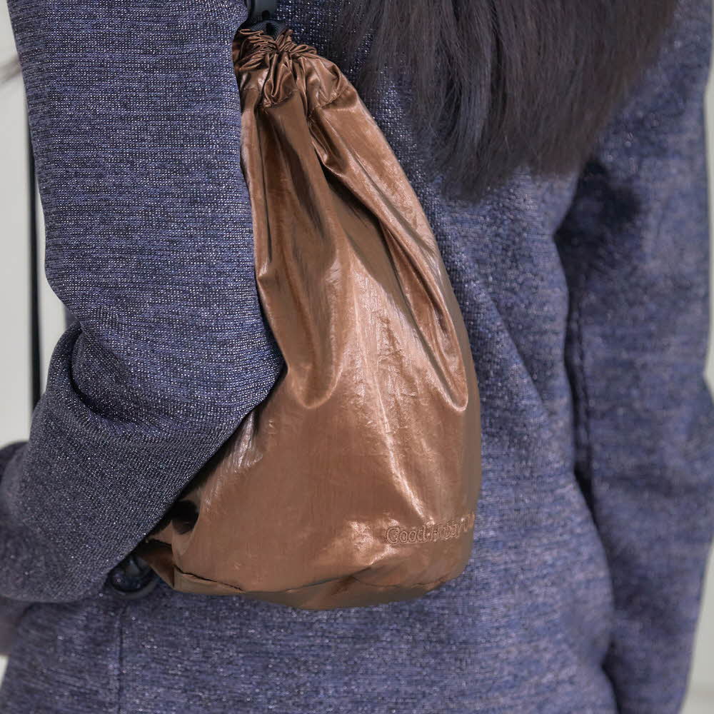 GLOSSY MINI DRAW BAG_CAMEL