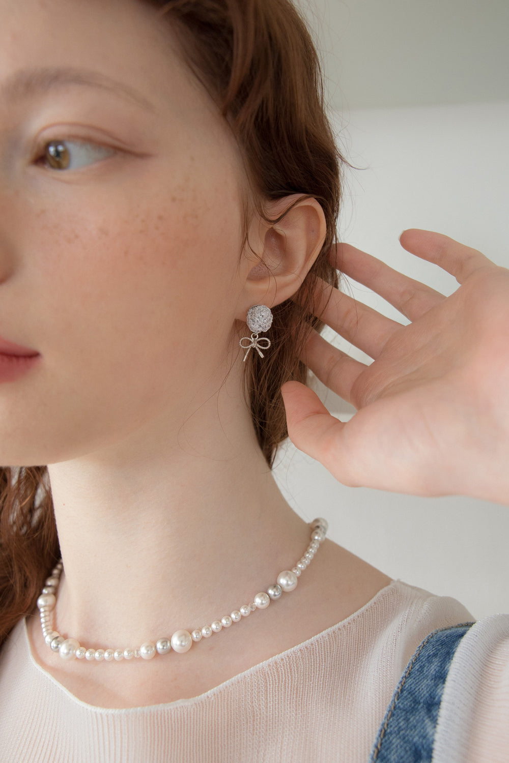 Silver knit ball and ribbon earring