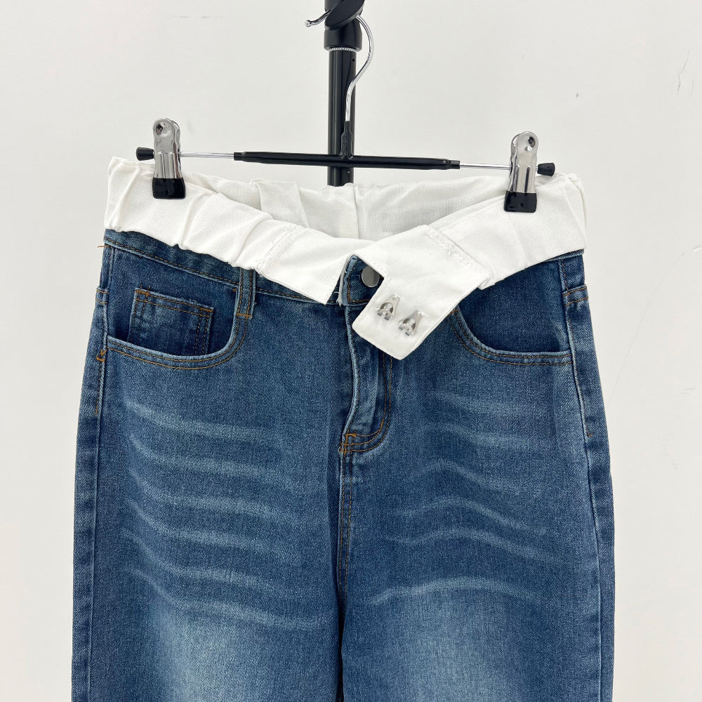 Low-rise white open silhouette denim pants