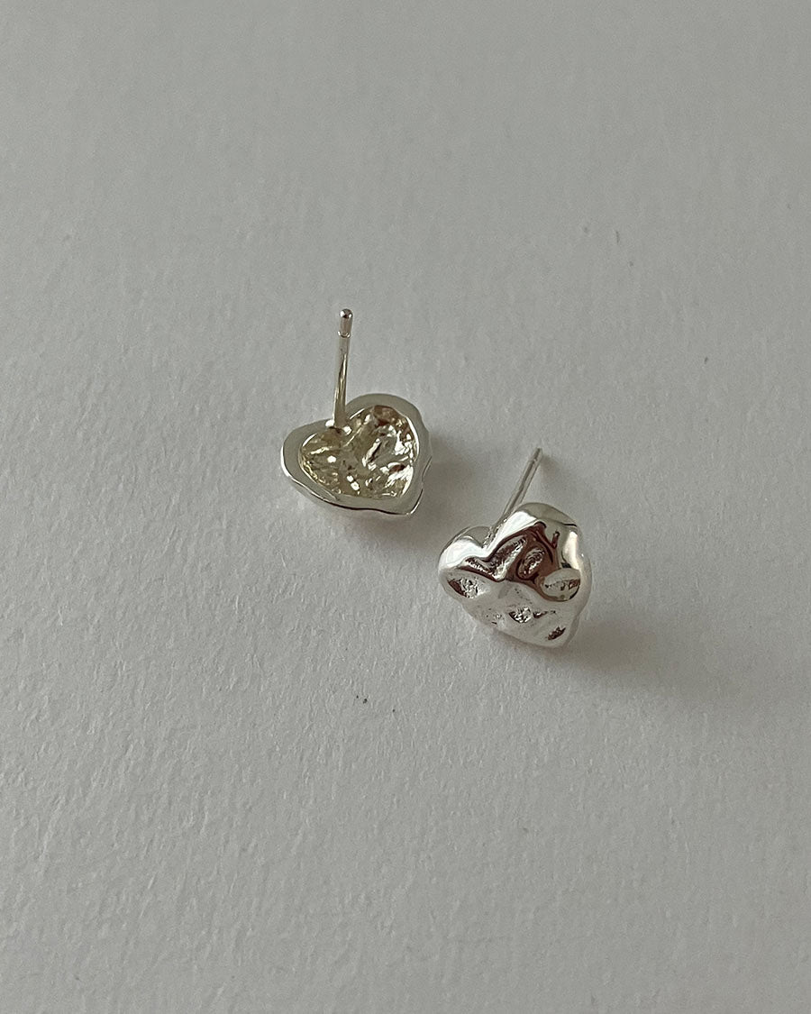[92.5silver] crump heart earrings (medium)