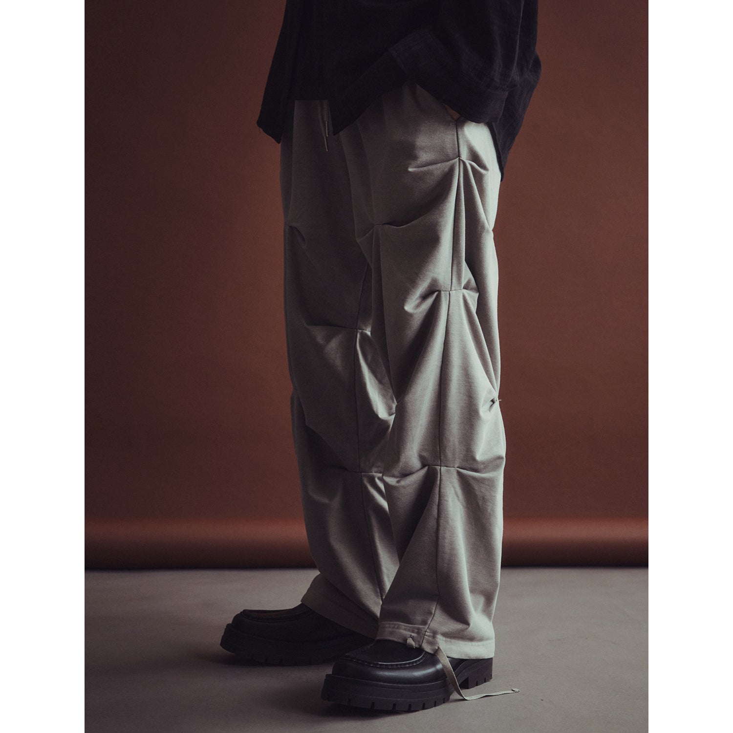 PIGMENT WASHED CREASE PANTS_GR