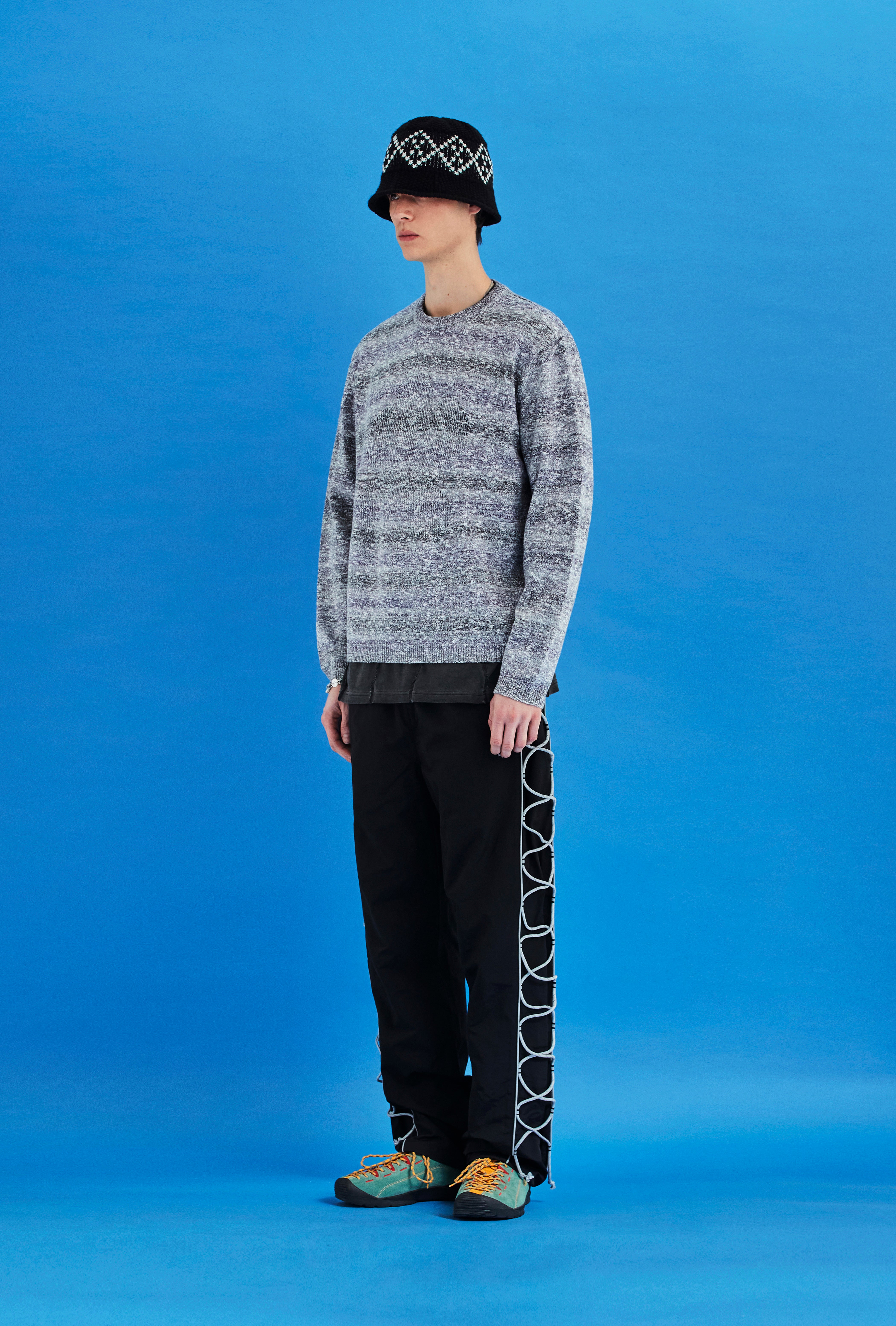 FLOWER GRADATION STRIPE KNIT / GREY