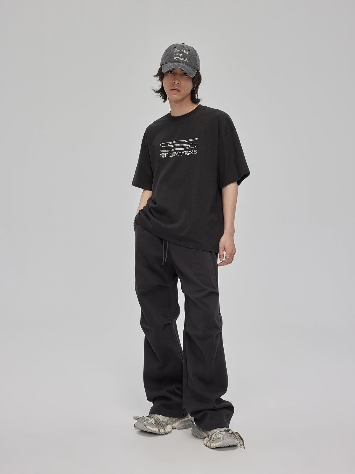 three-dimensional pleated sweatpants