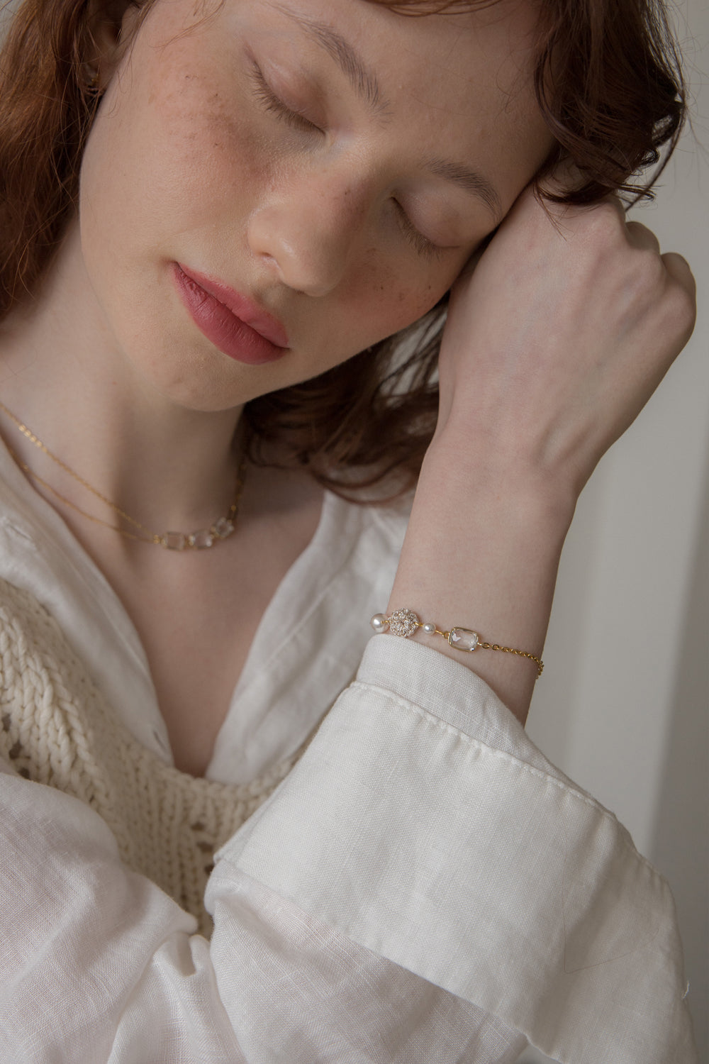 Pearl and crystal gold chain bracelet