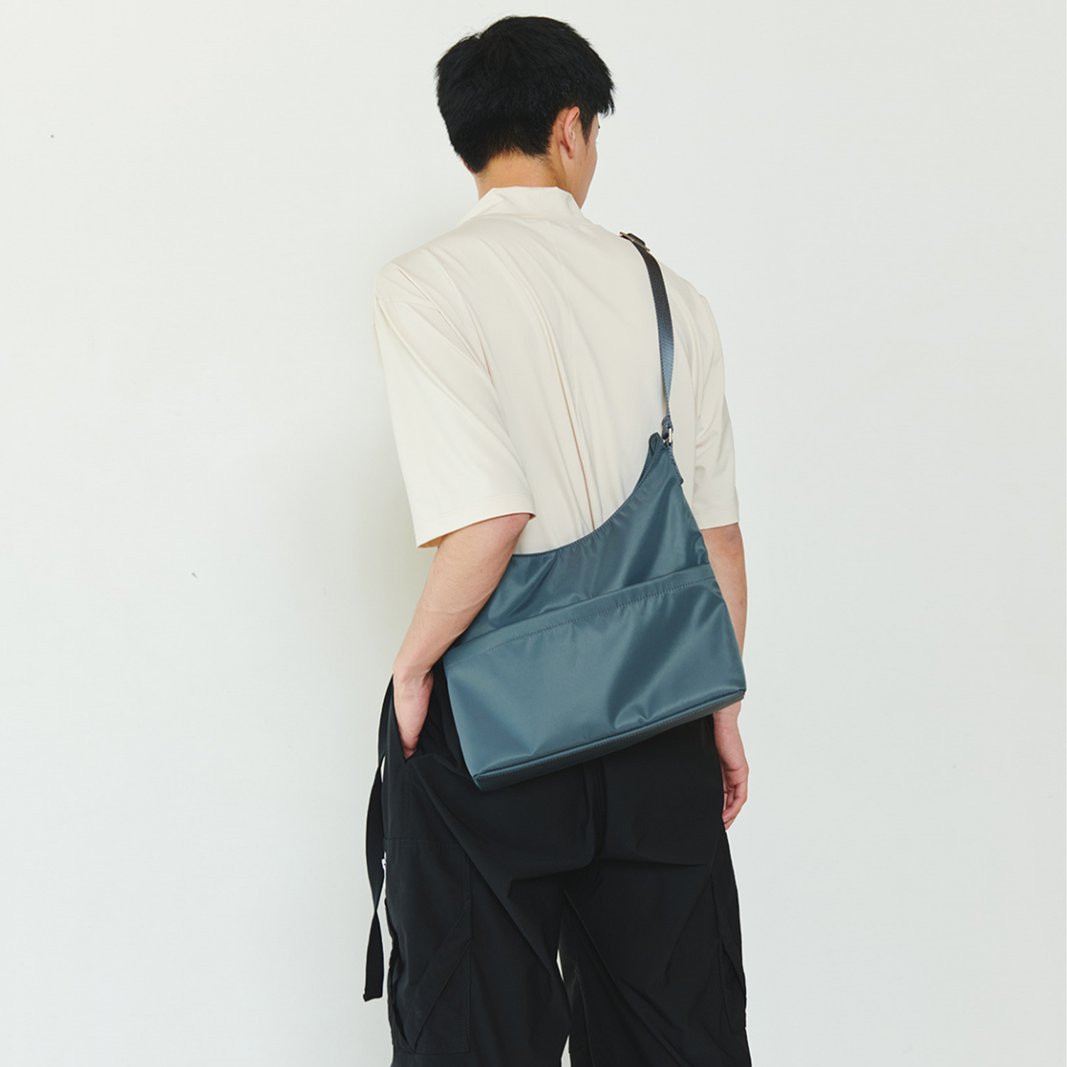 Ark Pocket Messenger Bag S (Grey)