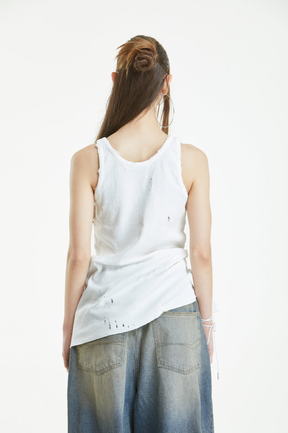 HOUSE SLEEVELESS TOP