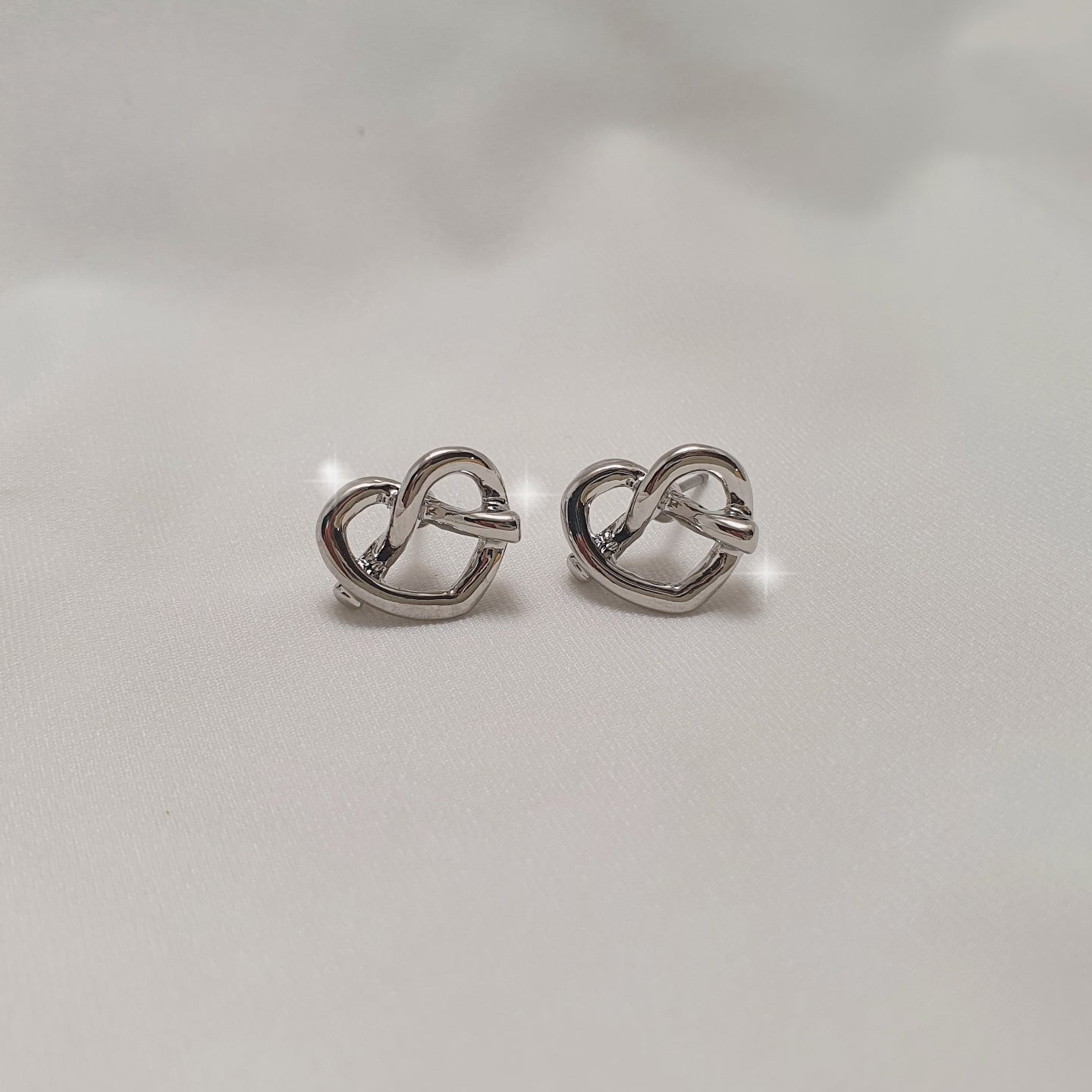 Pretzel Piercing - Silver