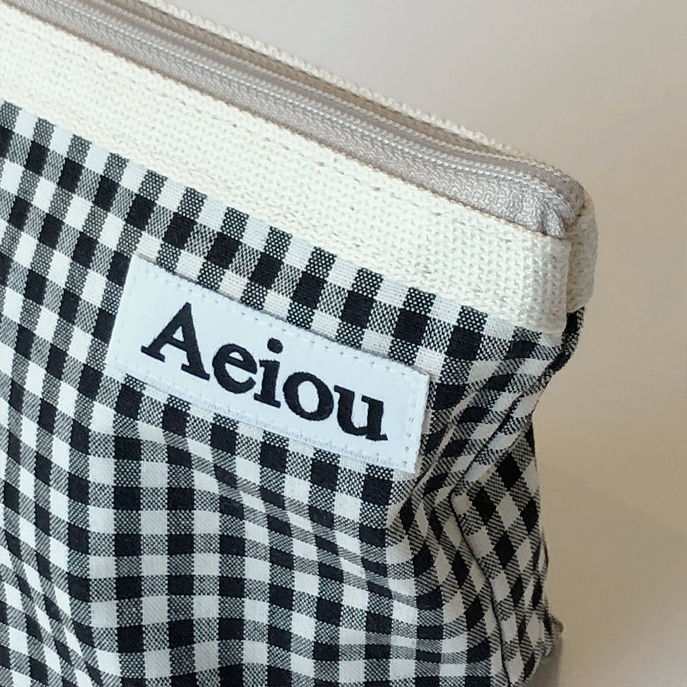 Aeiou Basic Pouch (M size) Black Ginghamcheck