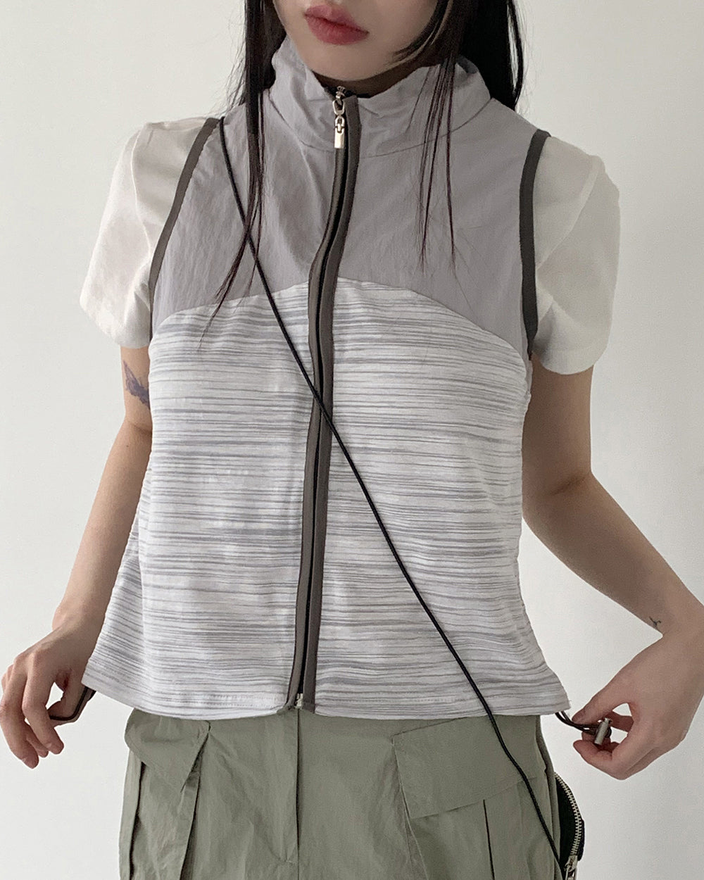 Asone Goff Core Side Shirring Coloring Zip-up Vest