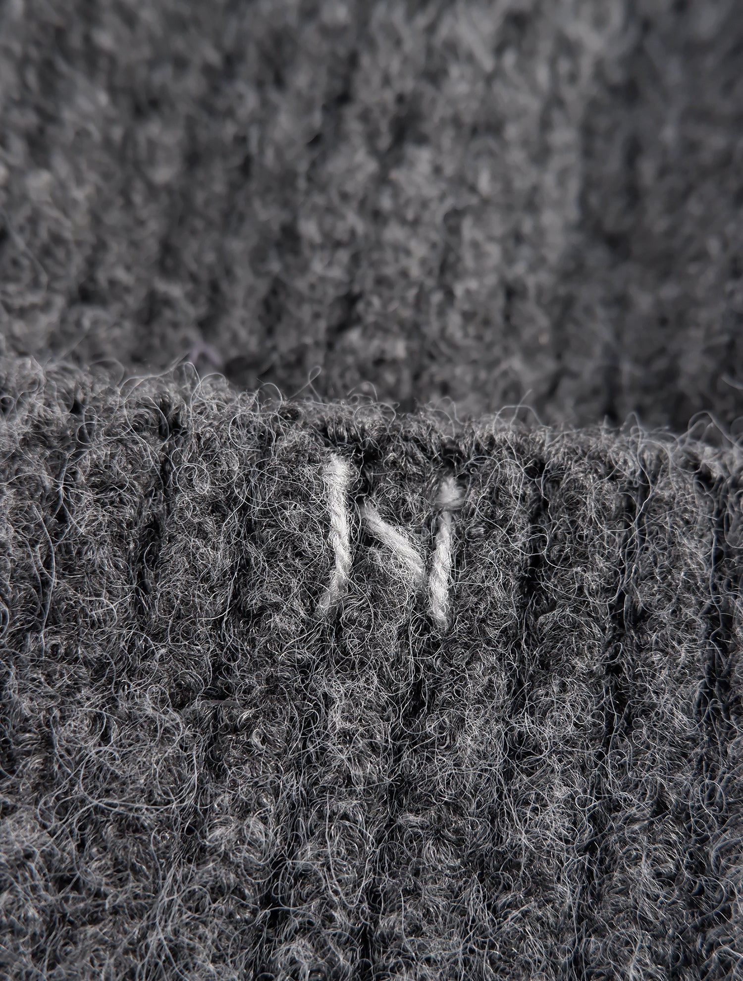 Seam Out Hand Stitch Beanie / Charcoal