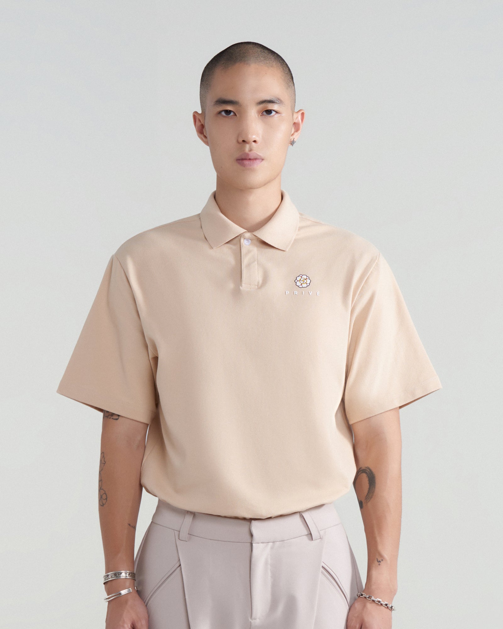 DVRK PRIVÉ NEO GARDENIA EMBROIDERED POLO - TAN