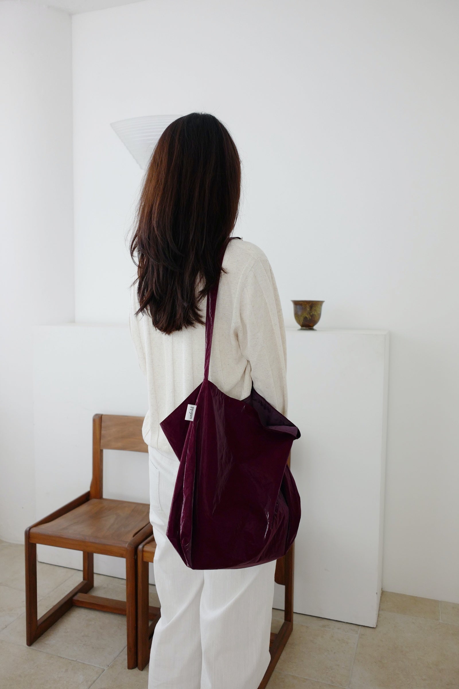 Glossy shoulder bag (wine)