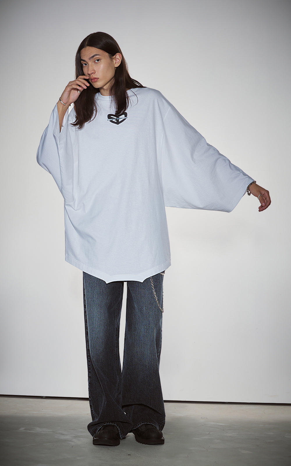 BLUR HEART CAPE SLEEVE T-SHIRTS_WHITE