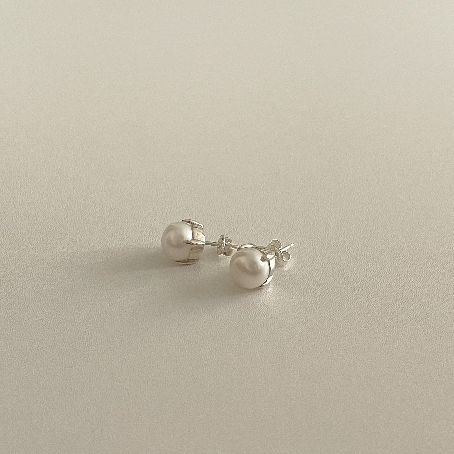 bud pearl earring