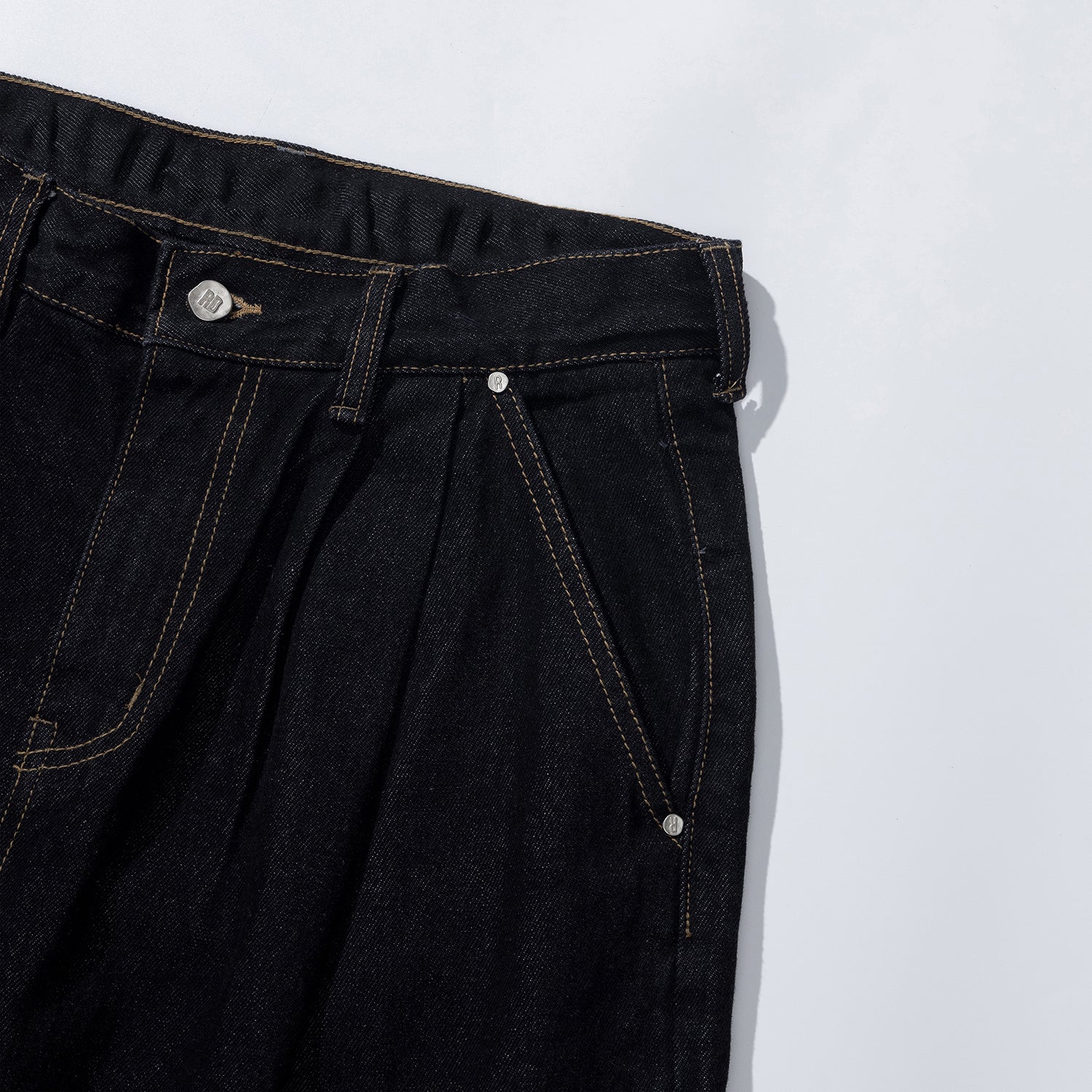 DEEP TUCK POINT DENIM PANTS - BLACK