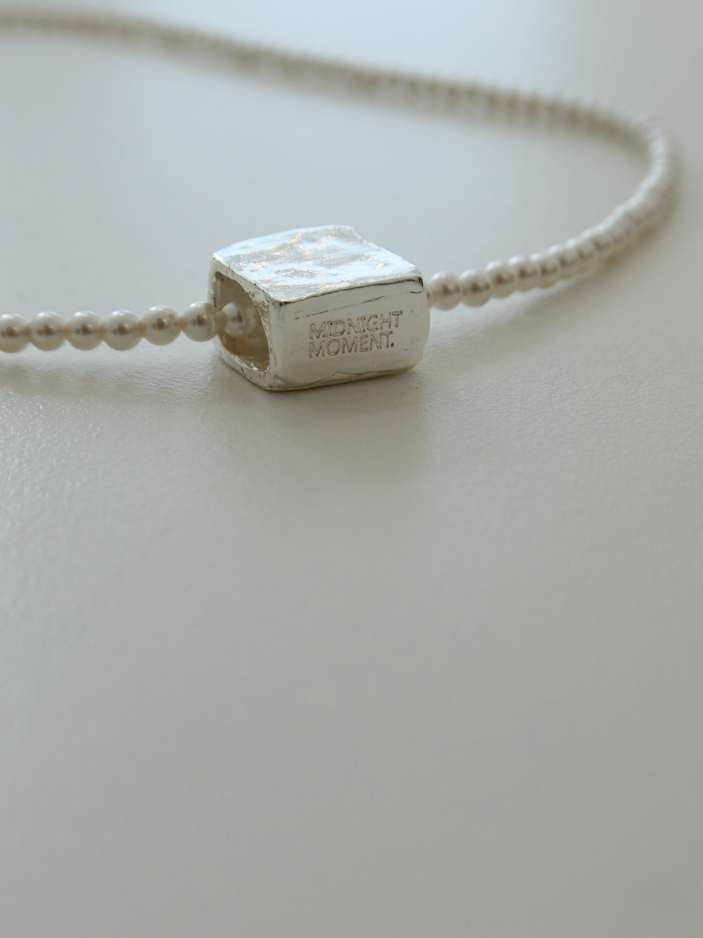 magnet square pearl necklace