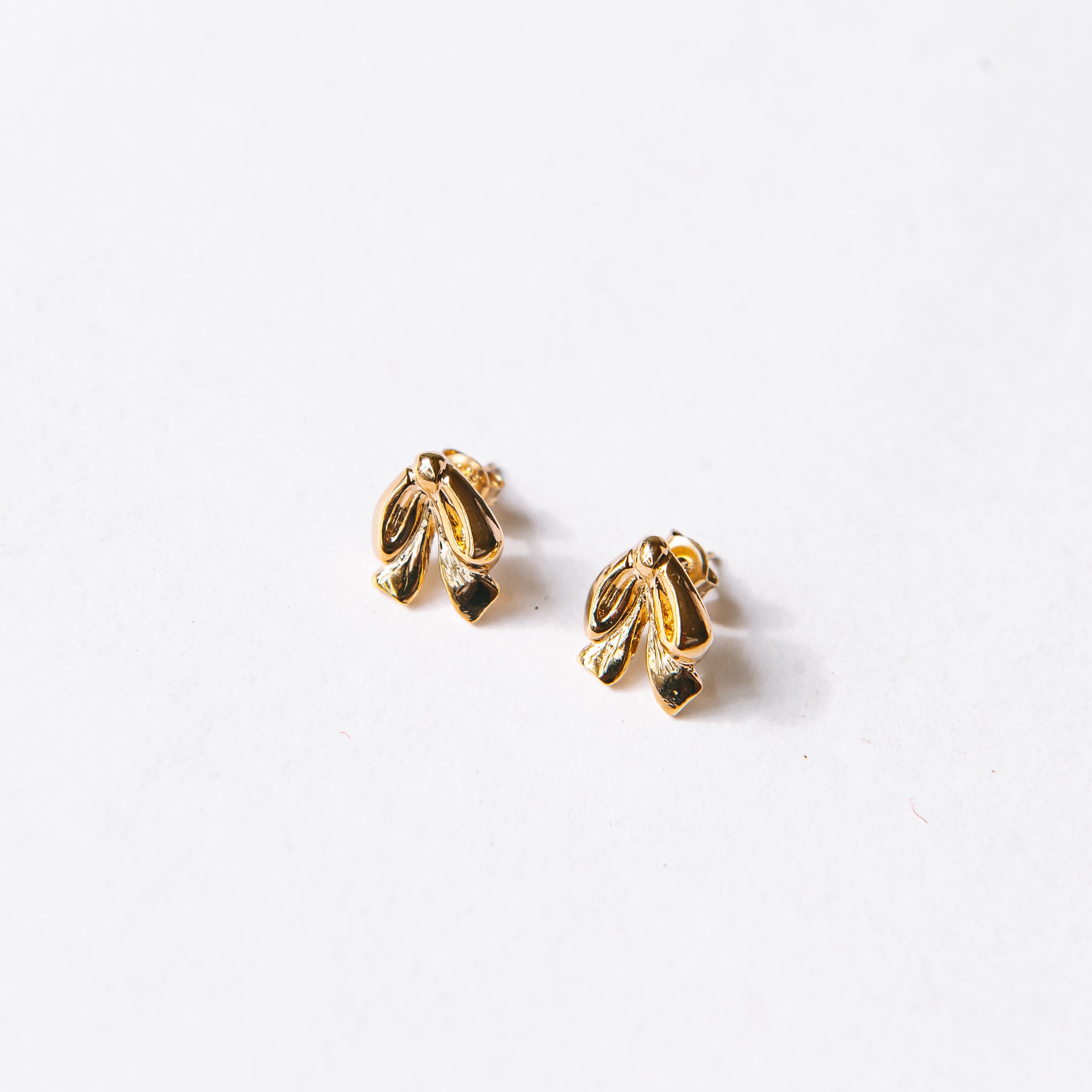 [MADE] Tiny ribbon earring (14k gold plated)