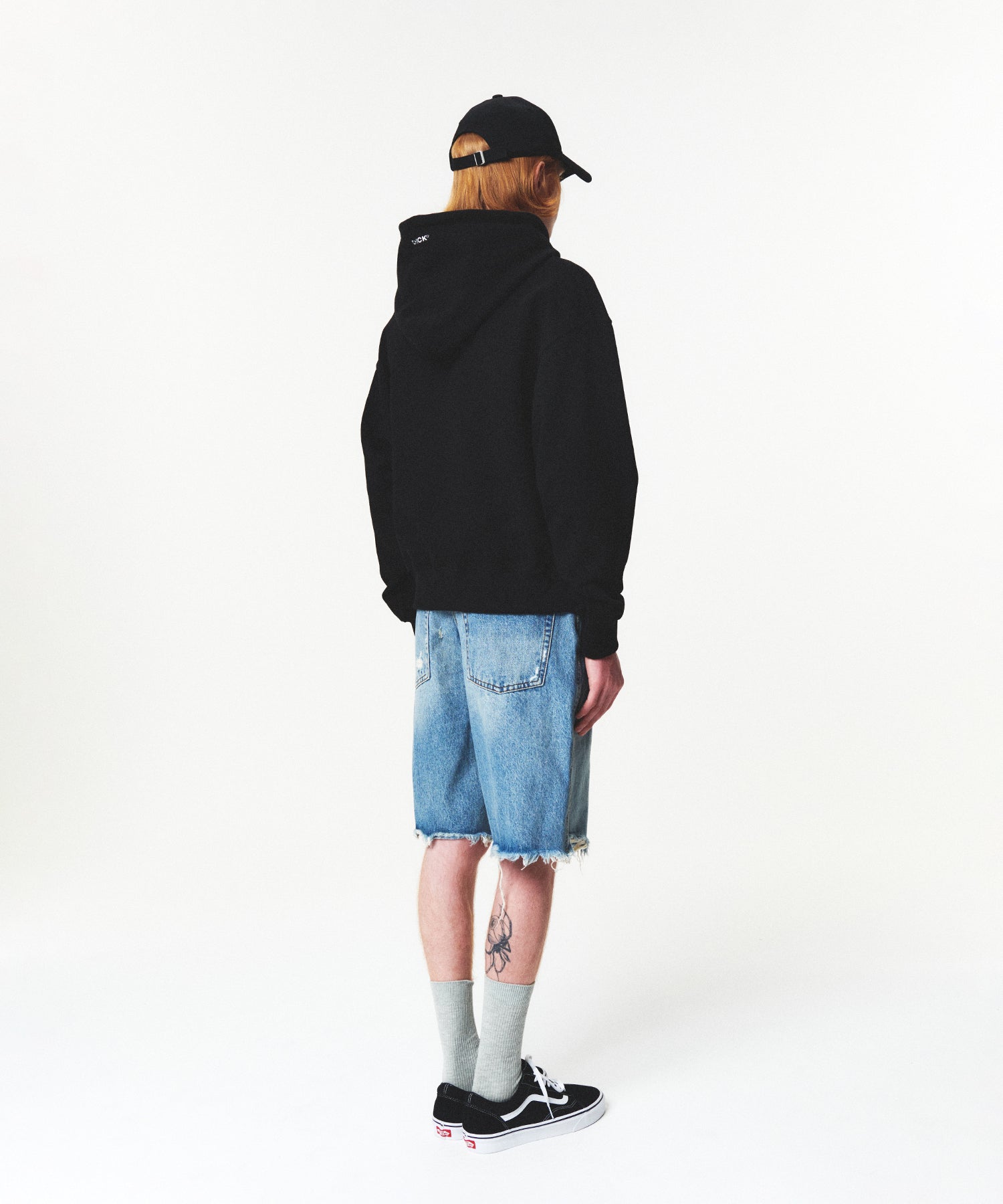 CHUCK シャープロゴレギュラーフィットフーディ / CHUCK SHARP LOGO REGULAR FIT HOODIE (BLACK)