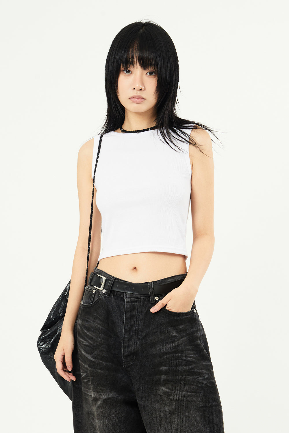 Crew-neck ribbed crop sleeveless top