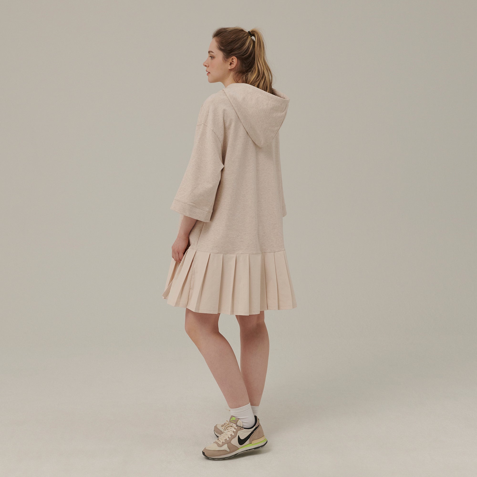 PLEATS HOOD JERSEY DRESS_OATMEAL