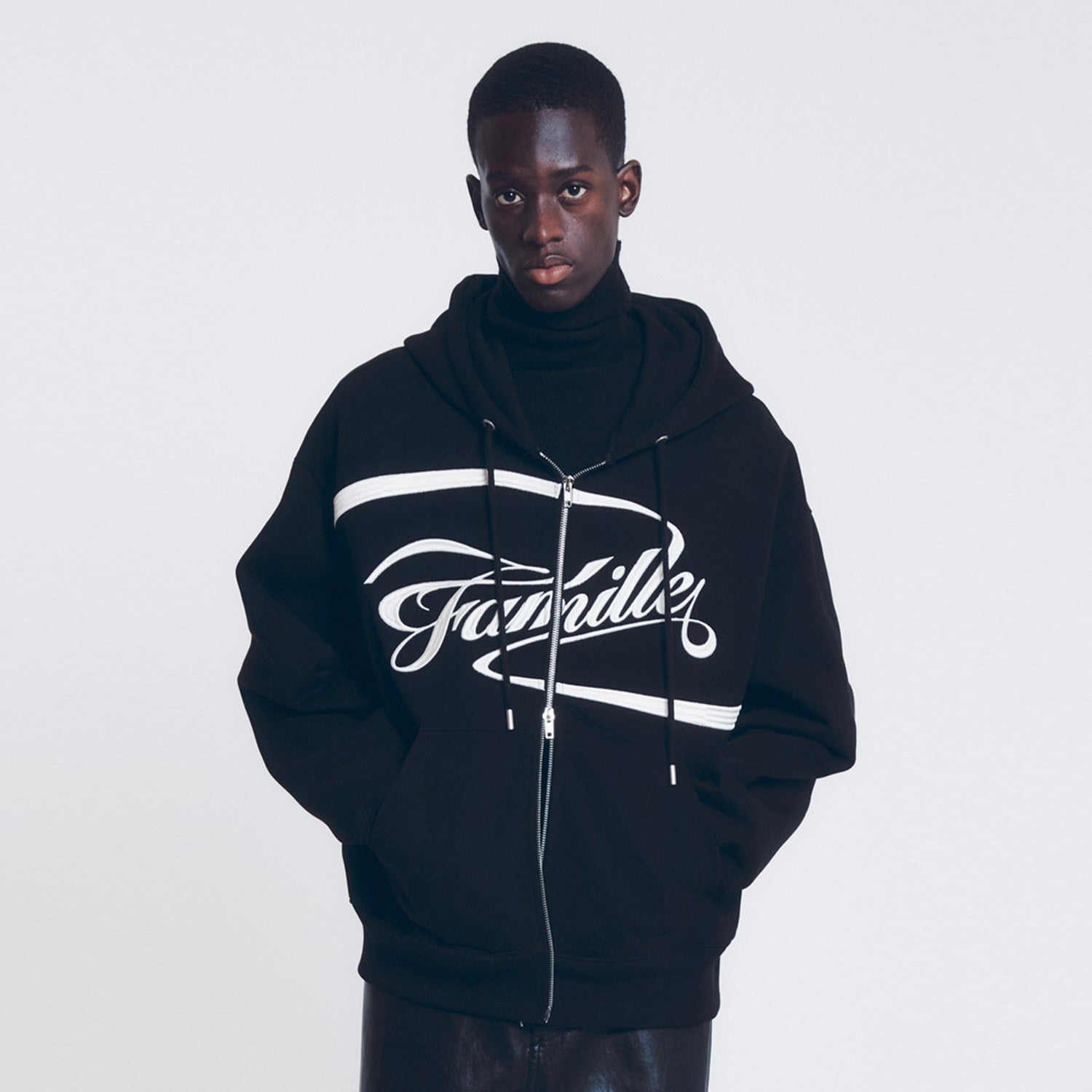 EMBROIDERY LOGO FULL-ZIP HOODIE (BLACK)