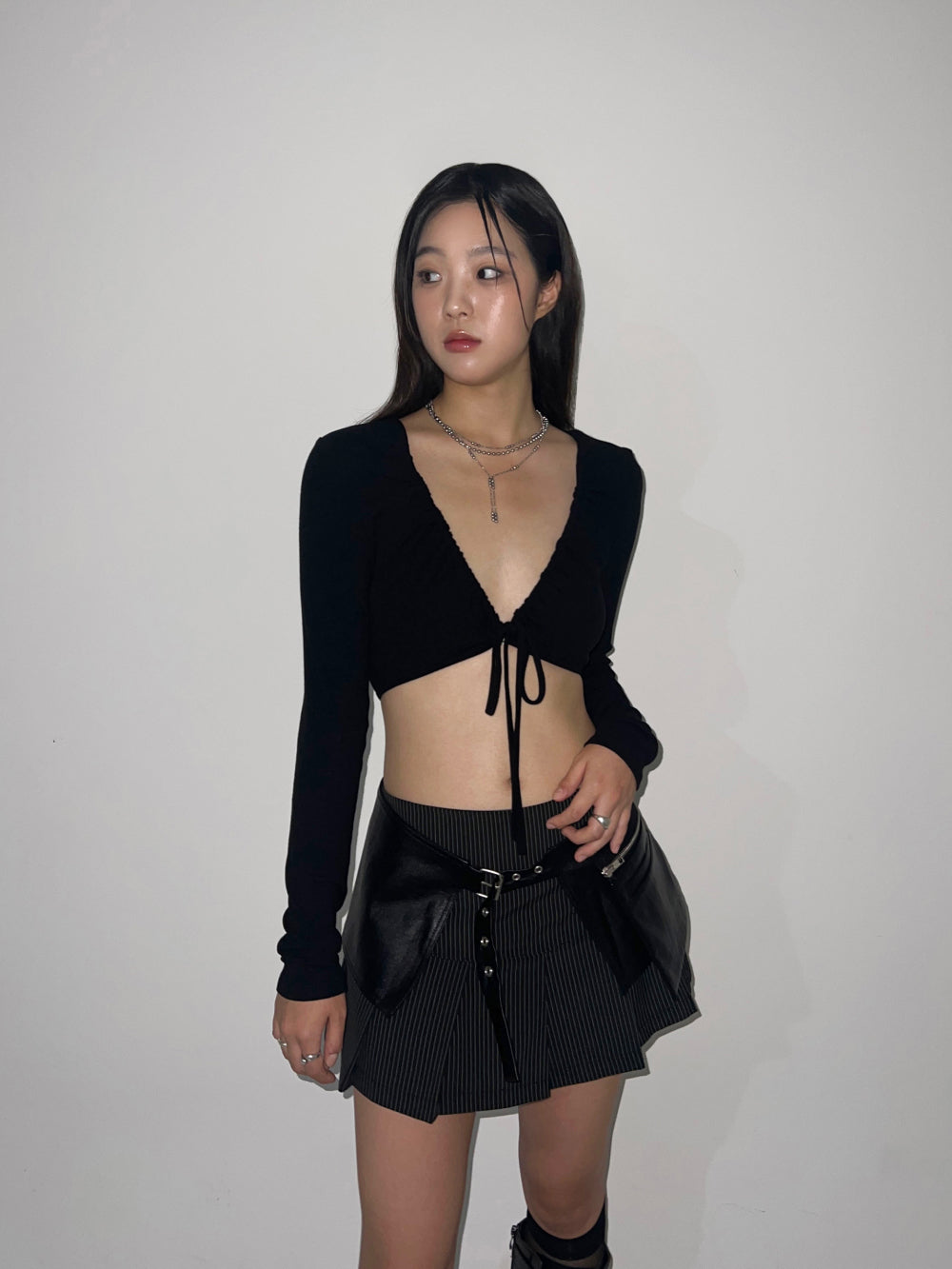 Shirring strap crop cardigan (Black)