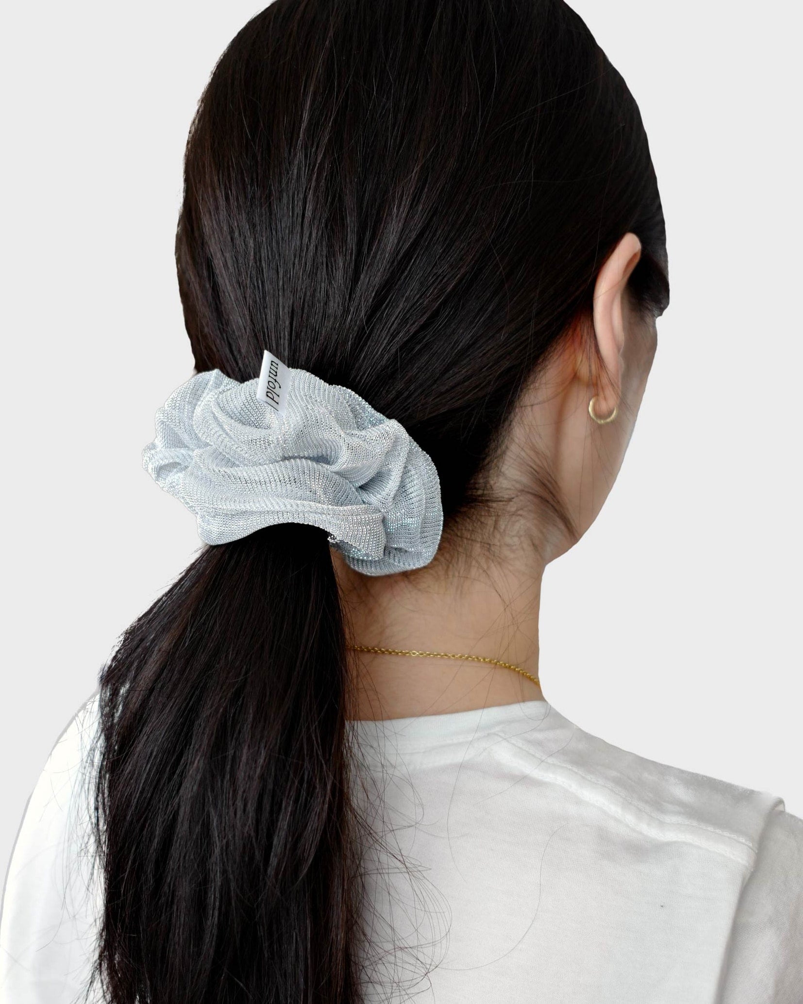 [unfold] Silver scrunchie