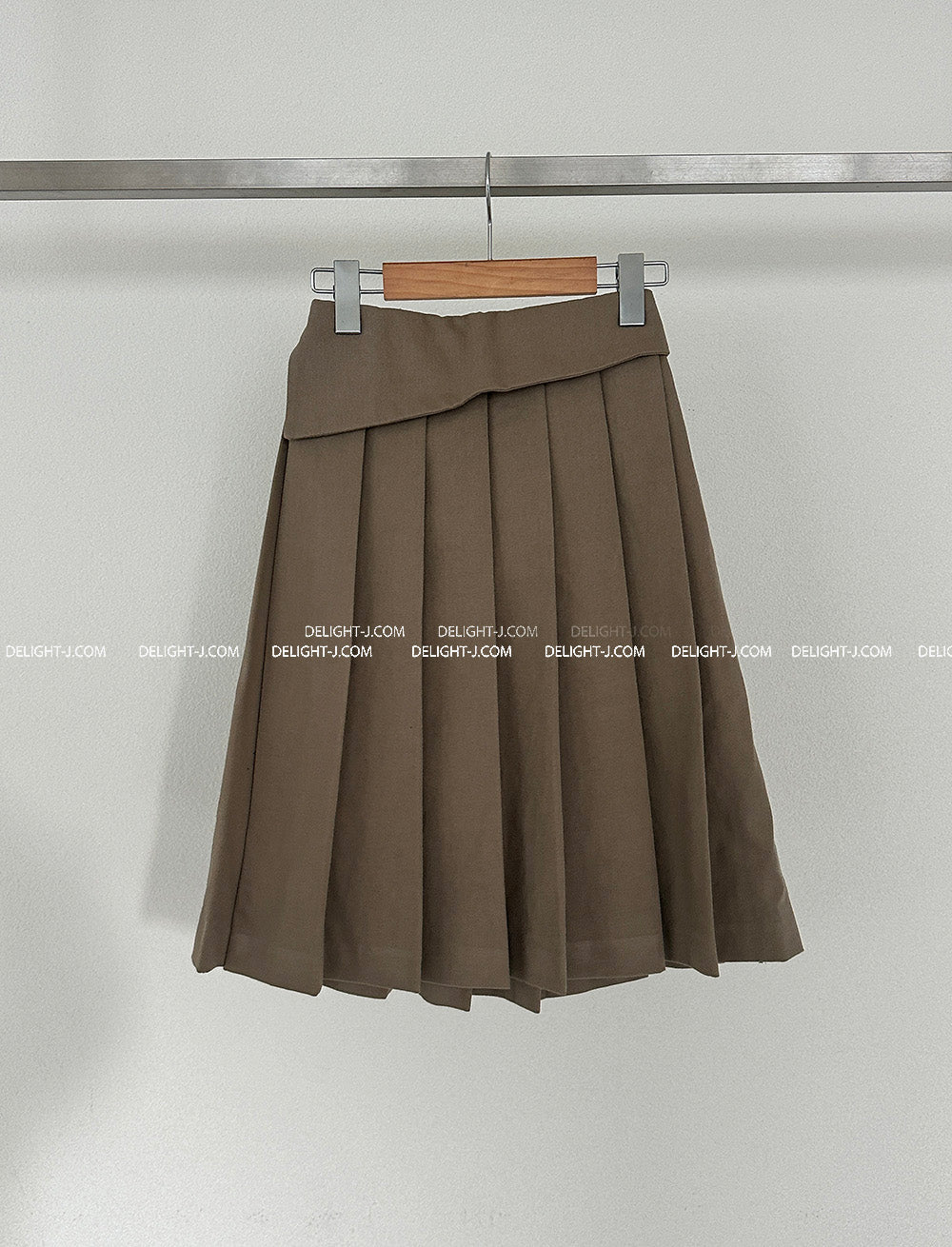 Gigantic Pleated Midi skirt