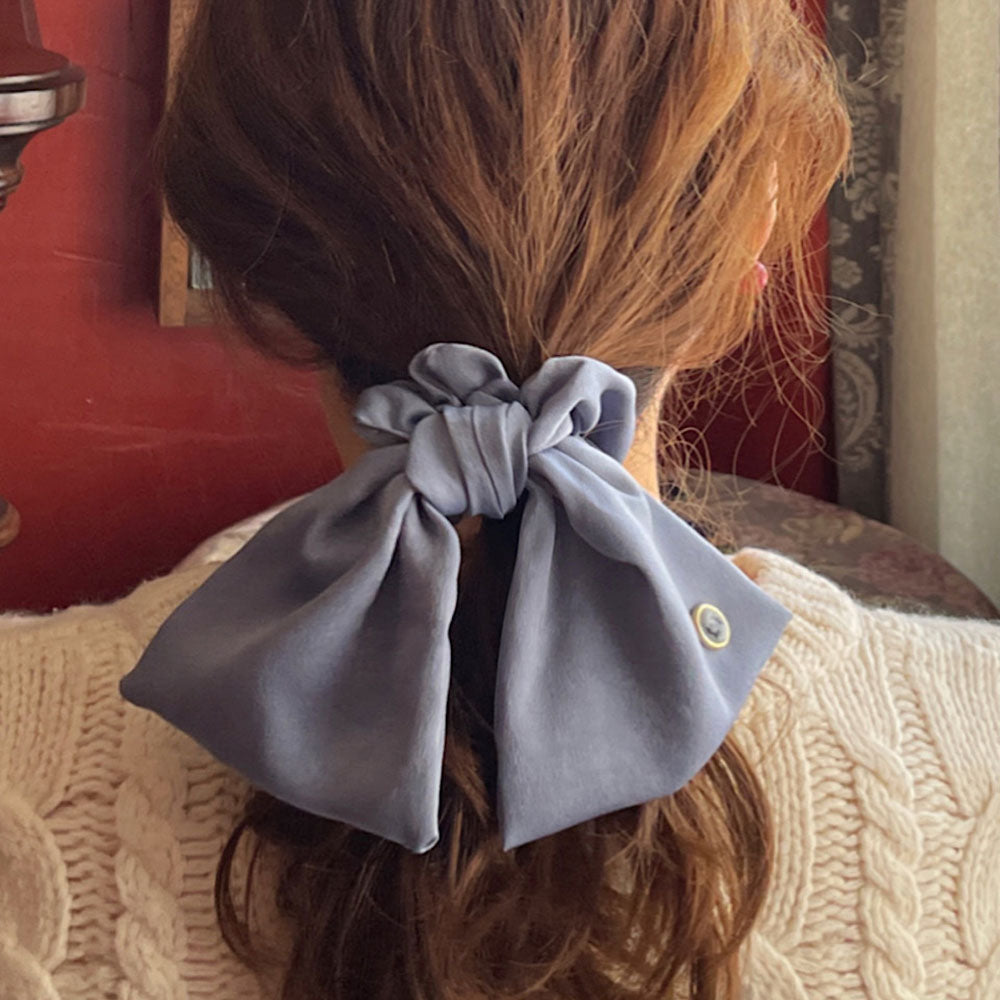 Vintage Mood Cameo Satin Ruffle Scrunchie [Blue]