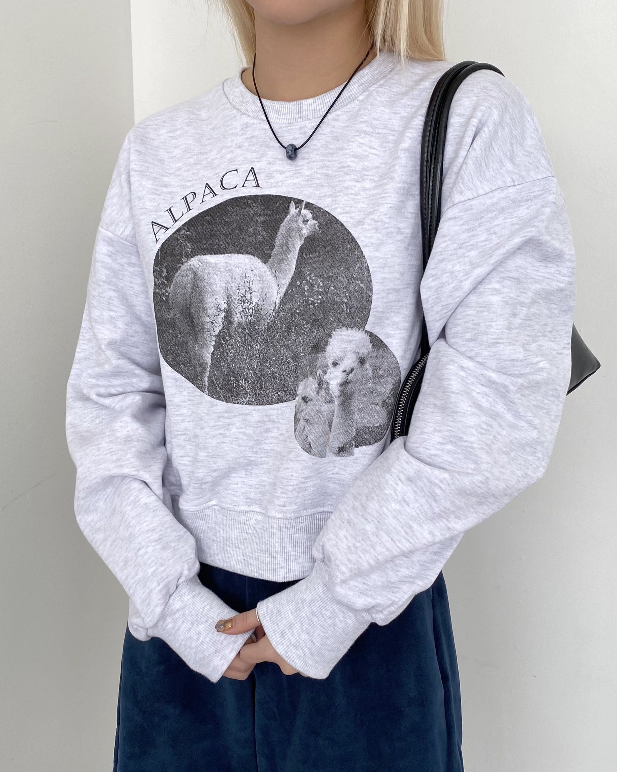 [MADE] Neapoli Alpaca Live-action Printing Crop Sweatshirt