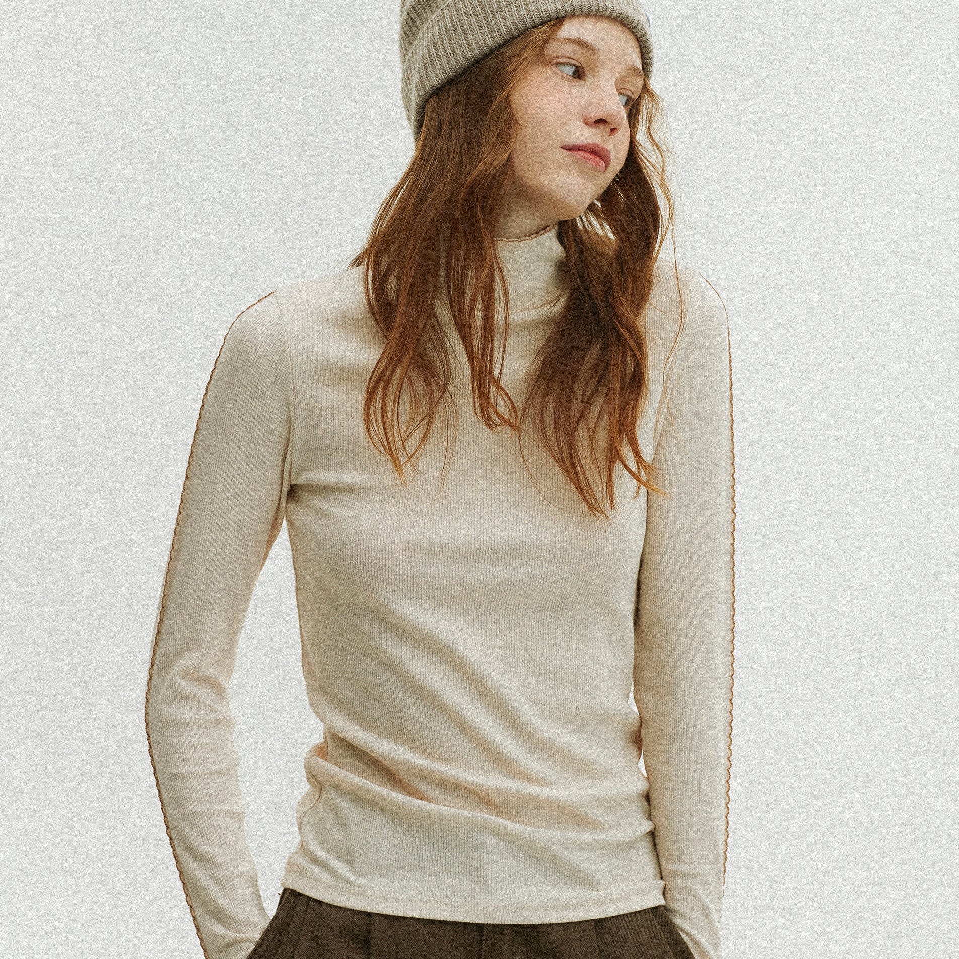 PICOT STITCH RIBBED TURTLENECK T-SHIRT_LIGHT BEIGE