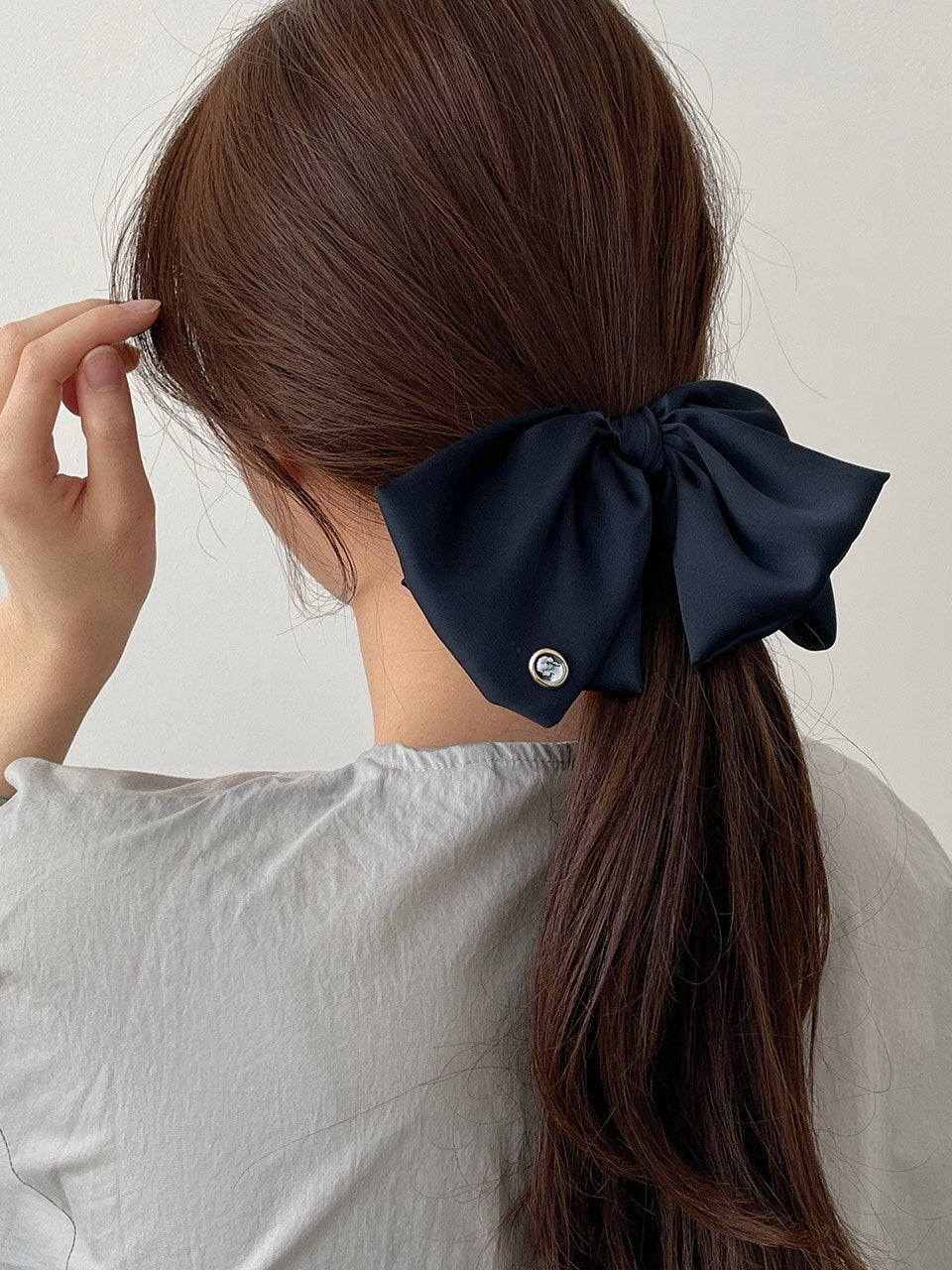 Cameo Big Ruffle Ribbon Hair Barrette [Navy]