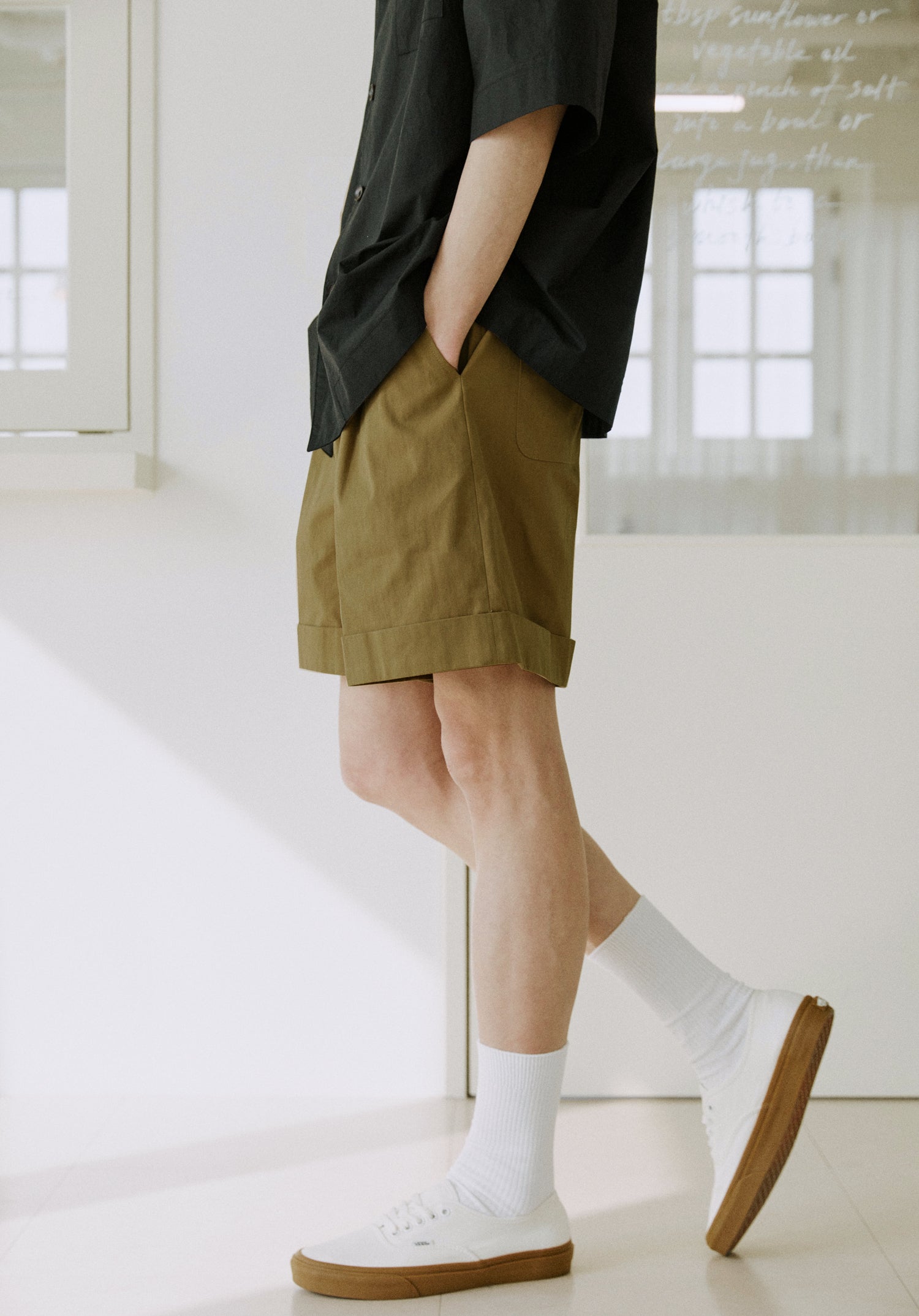 unisex cuff half pants beige