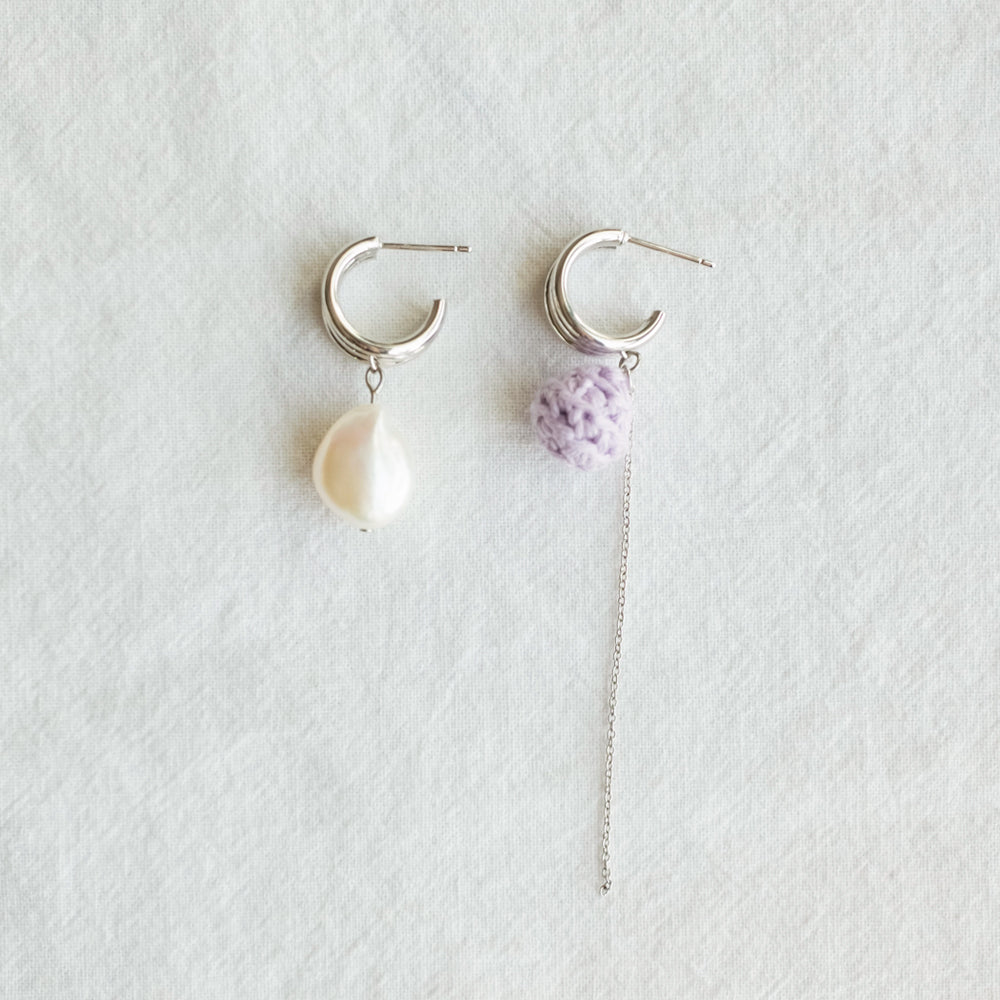 3 line curve pearl and knitball earring