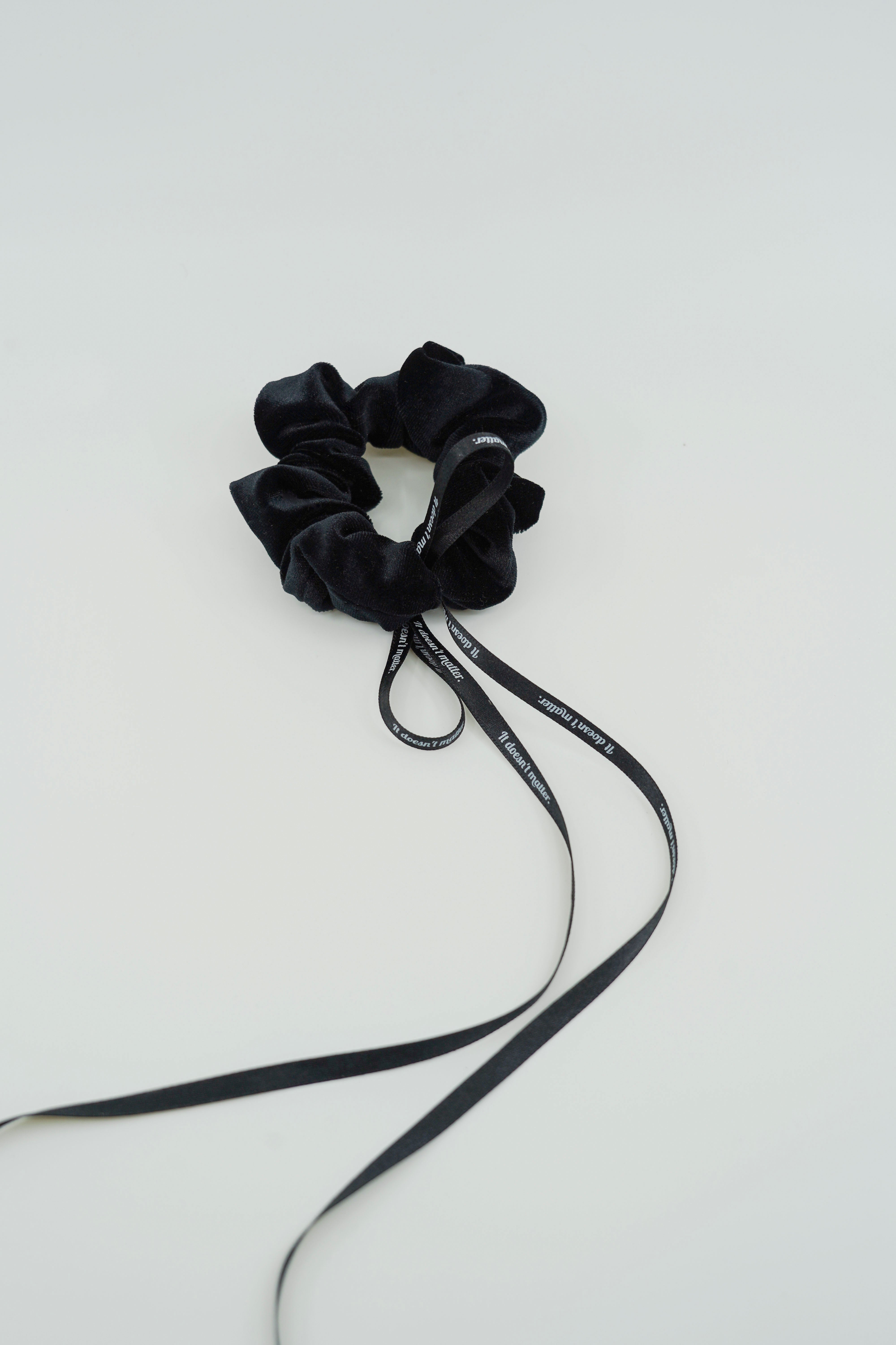 [Velvet] Mizz ribbon scrunchie (Black) 