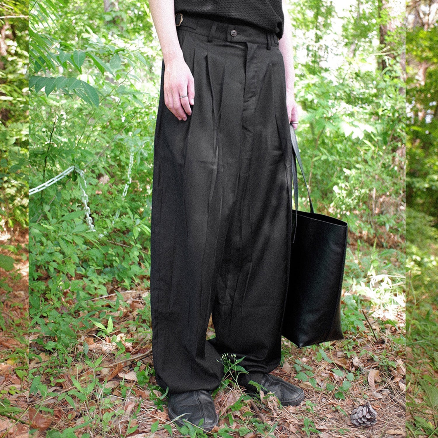 DP-057 (creased wide trousers)